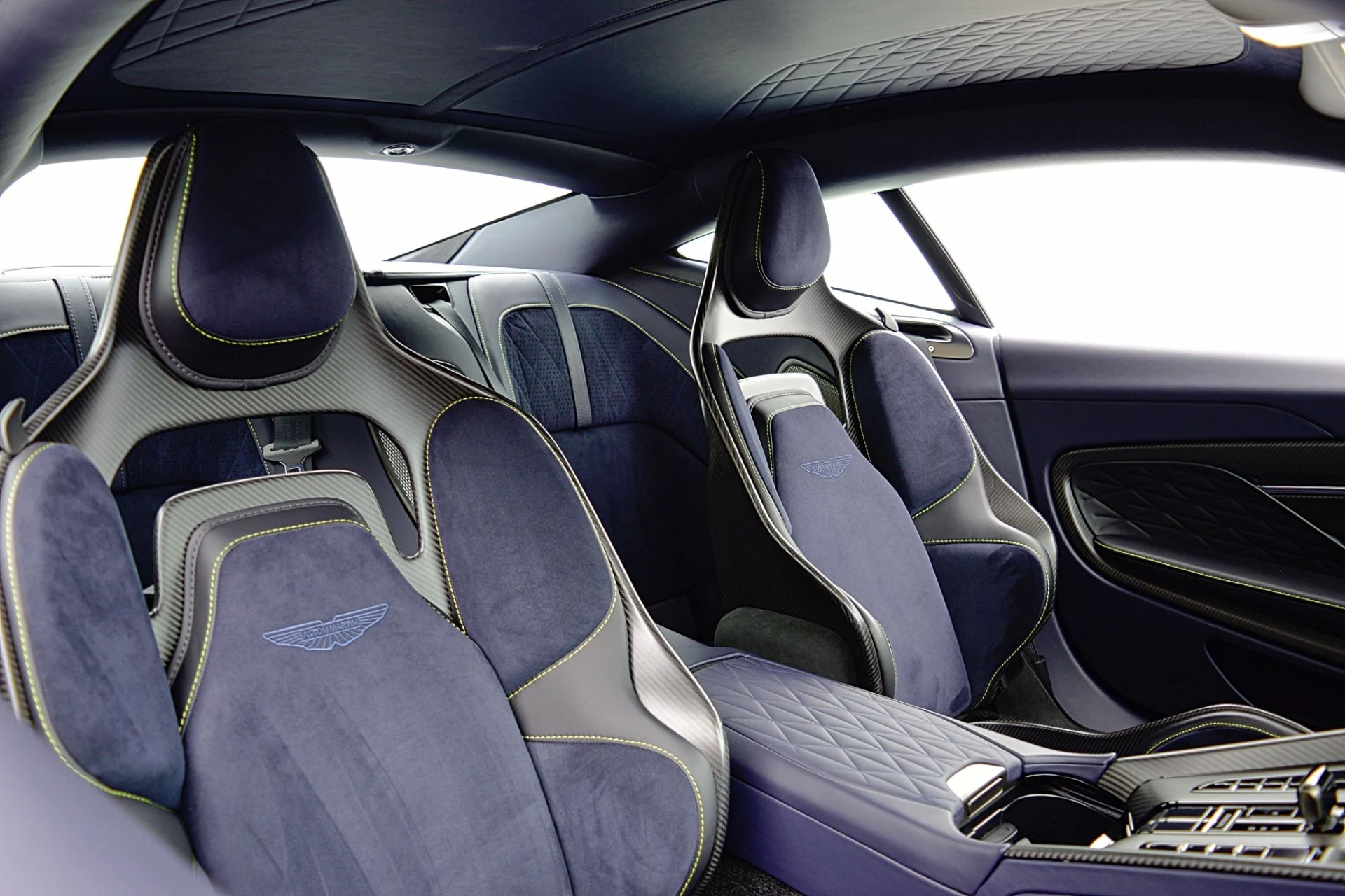 mph029_4250025359_Used_2024_Aston_Martin_DB_12_Coupe_433b8bb357