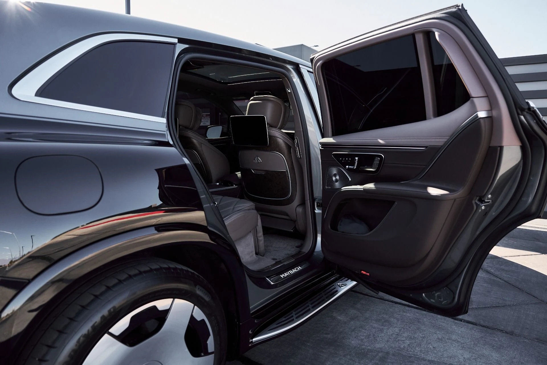 mph029_42513315_Used_2025_Mercedes_Benz_EQS_Maybach_EQS_680_1770508802_502892fb24