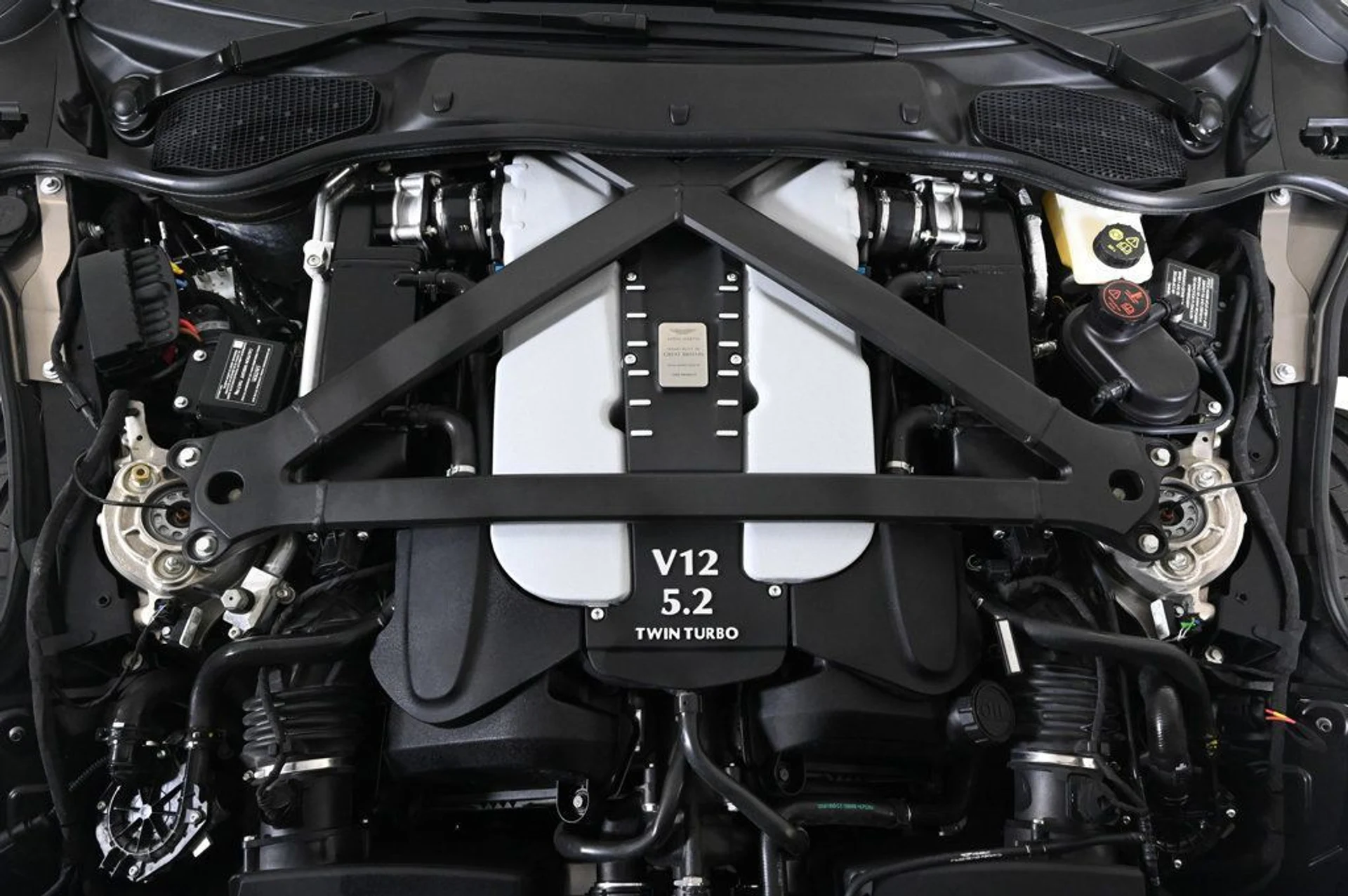 mph029_4265967681_used_2023_aston_martin_dbs_ultimate_11350_22943347_29_1024_4c0b81efb6