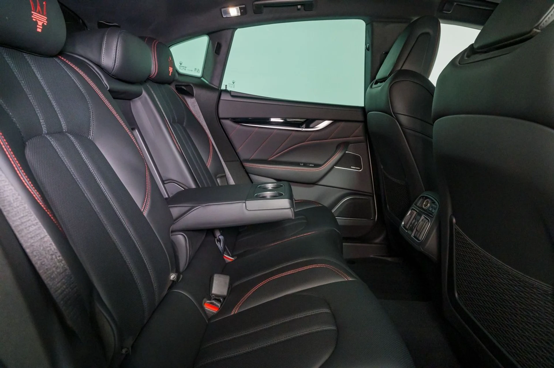 mph029_4265978296_3a1f4f909d8e779610e86ef05f6b46f4x_5c0fde5b01