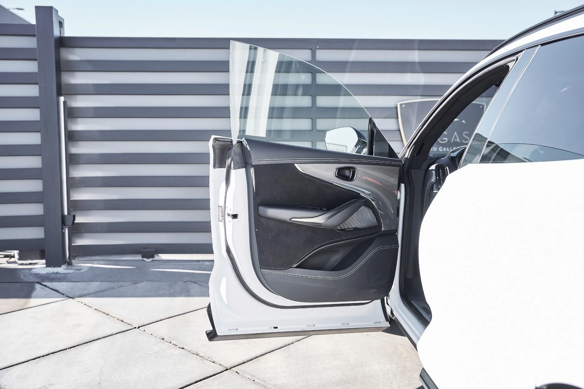 mph029_4271931100_Used_2025_Aston_Martin_DBX_707_1767063173_6f6aa8f915