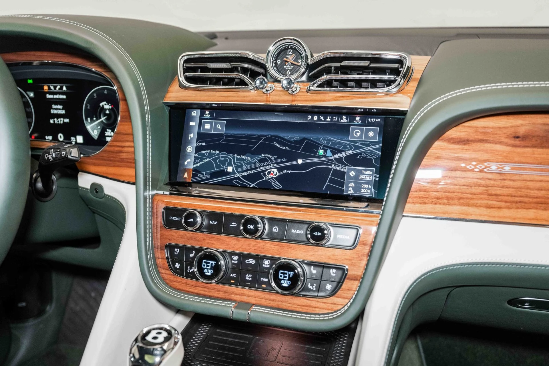 mph029_427943904_Used_2023_Bentley_Bentayga_EWB_Azure_V8_1716828034_9c95308568