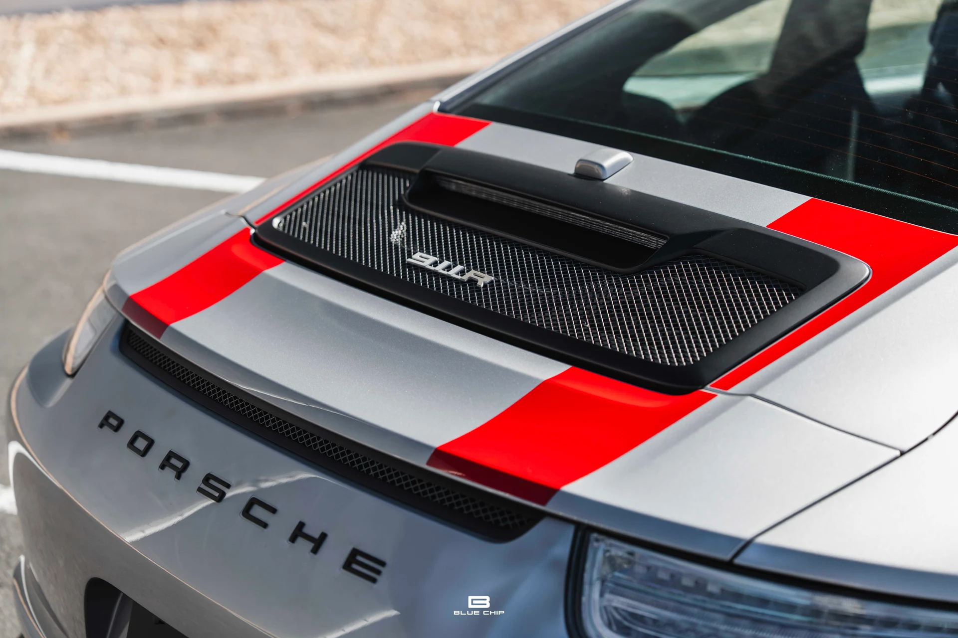 mph029_431777246_6a2c7e142fc27d37ecaaae39_2016_Porsche_911_R_30_2209a6d0c1