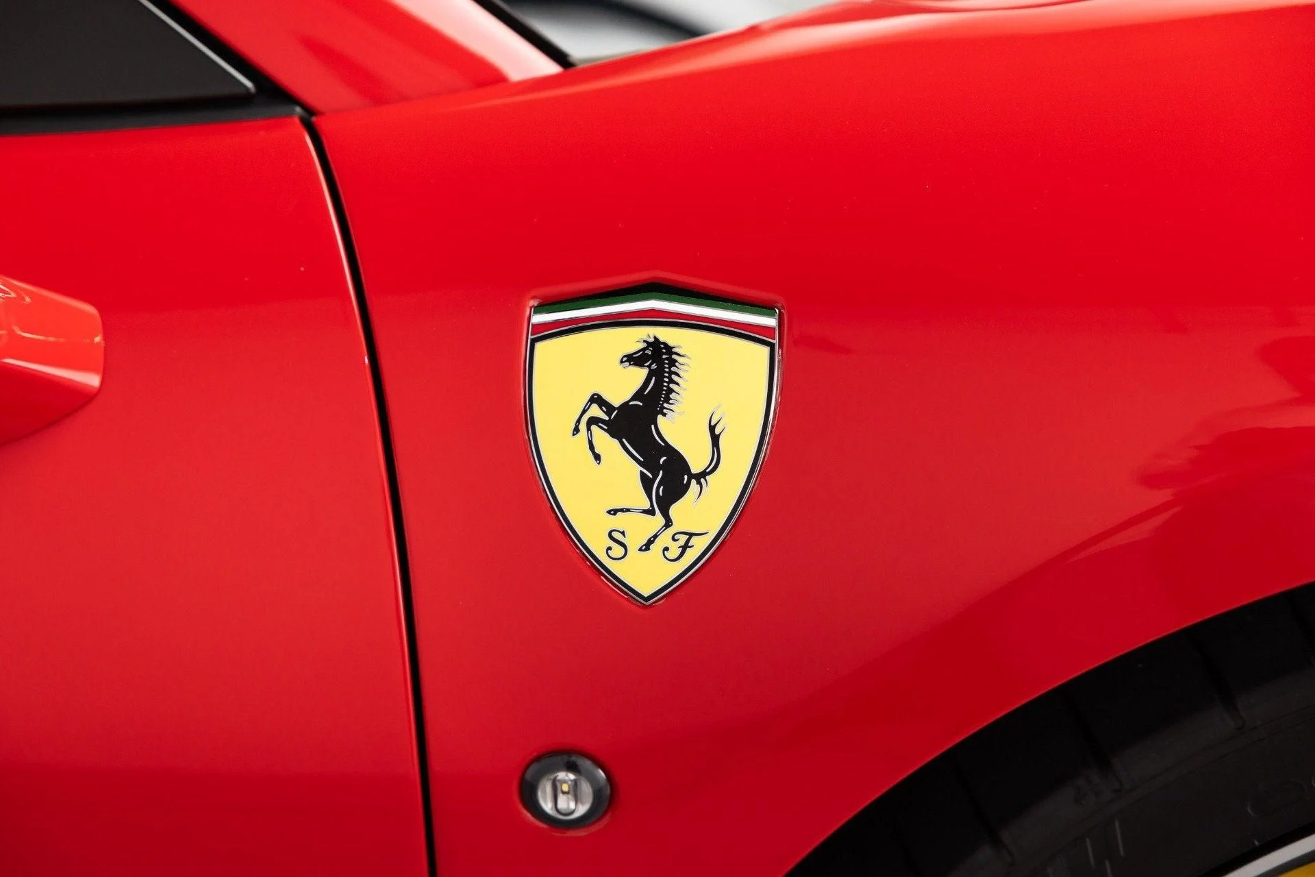 mph029_439155390_Used_2021_Ferrari_F8_Spider_1788440820_4fd6a48046