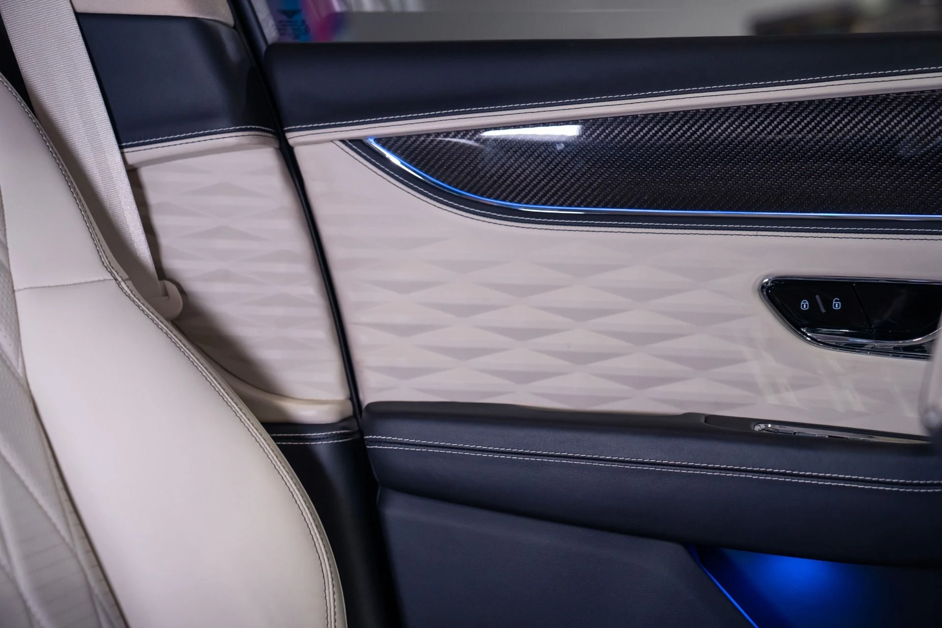 mph029_442224246_Used_2023_Bentley_Flying_Spur_Azure_1787341097_9fdbb6064a