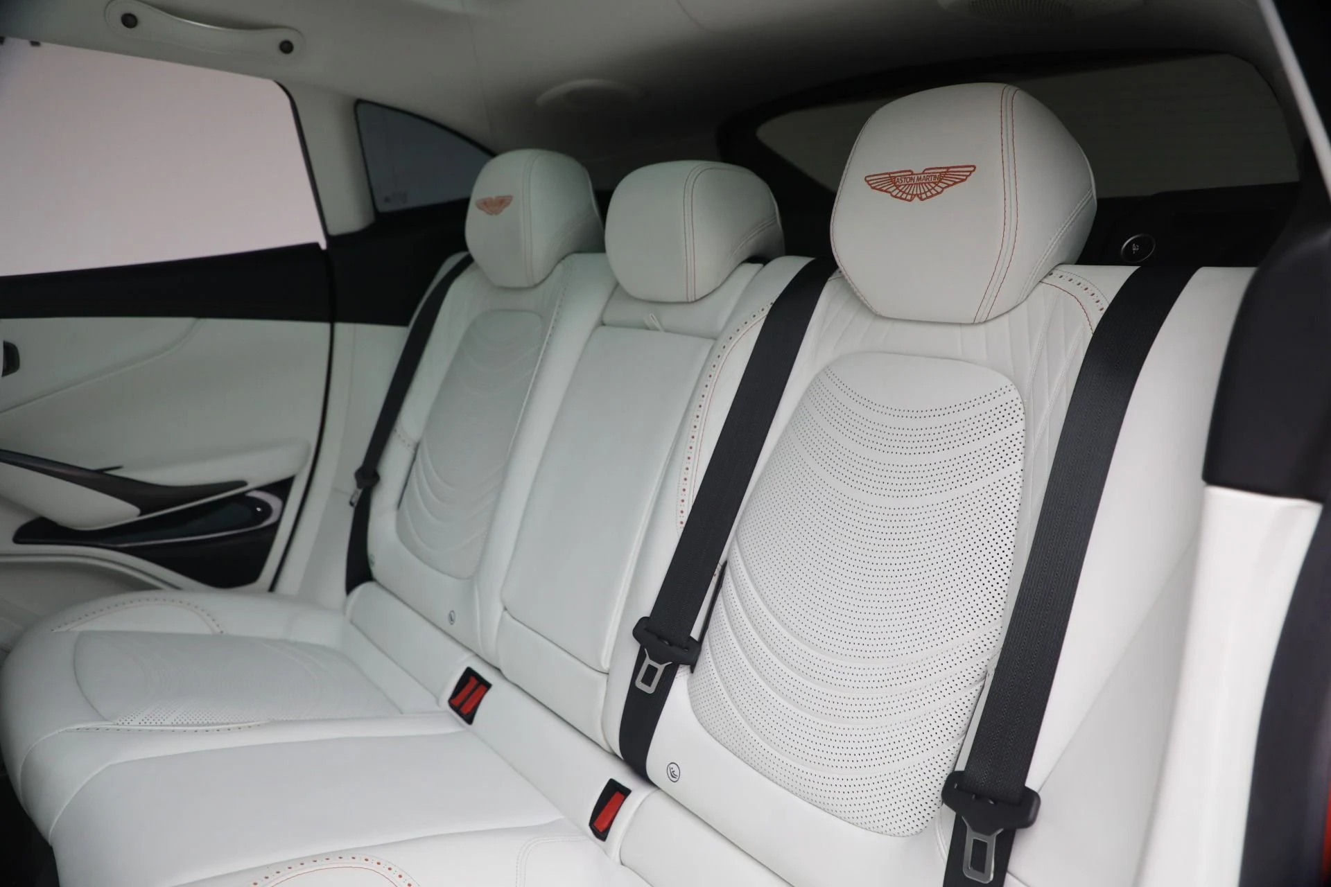 mph029_443965014_Used_2024_Aston_Martin_DBX_707_1772122329_e5c105245c