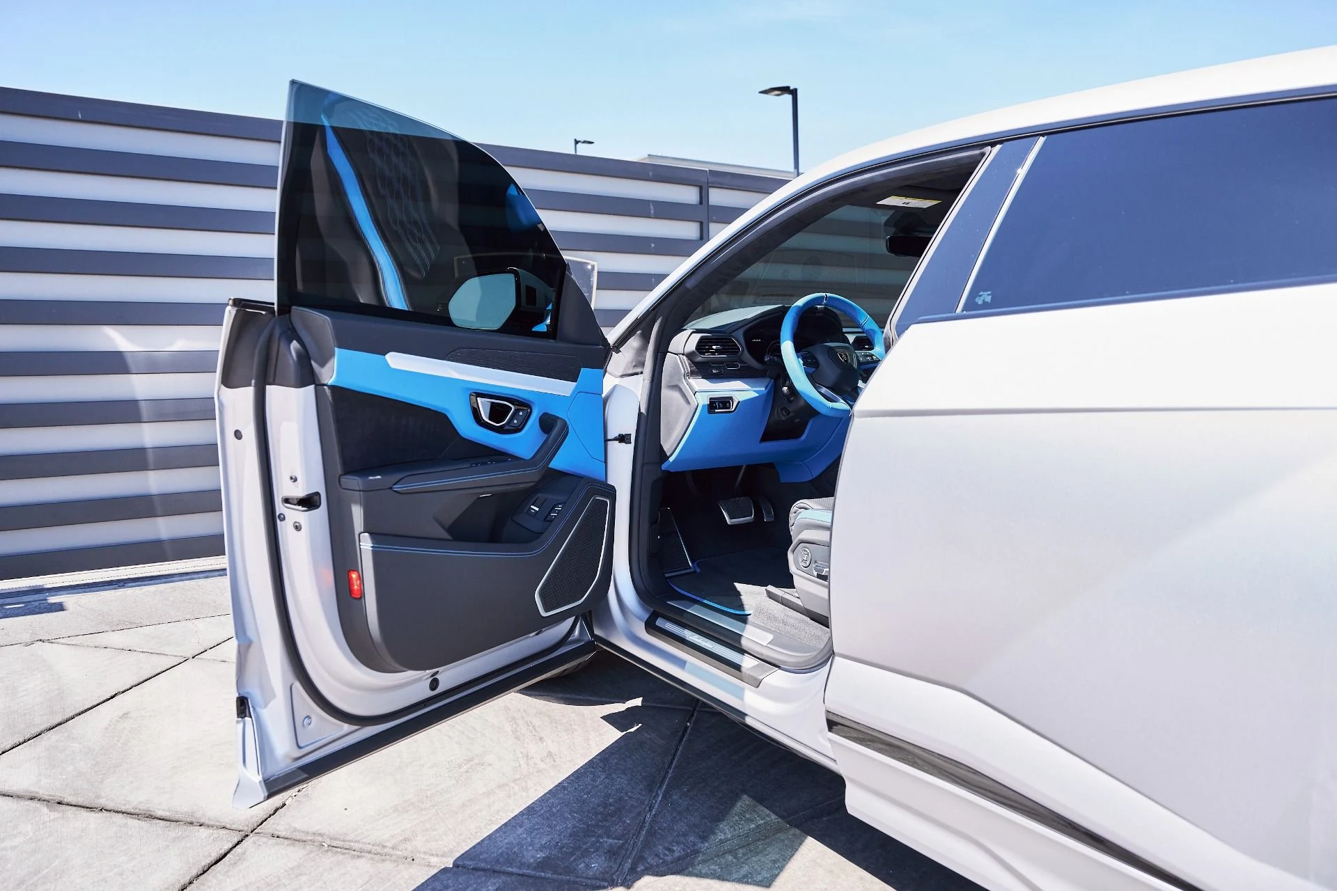 mph029_444384943_Used_2024_Lamborghini_Urus_S_1775866732_5bc47d8271