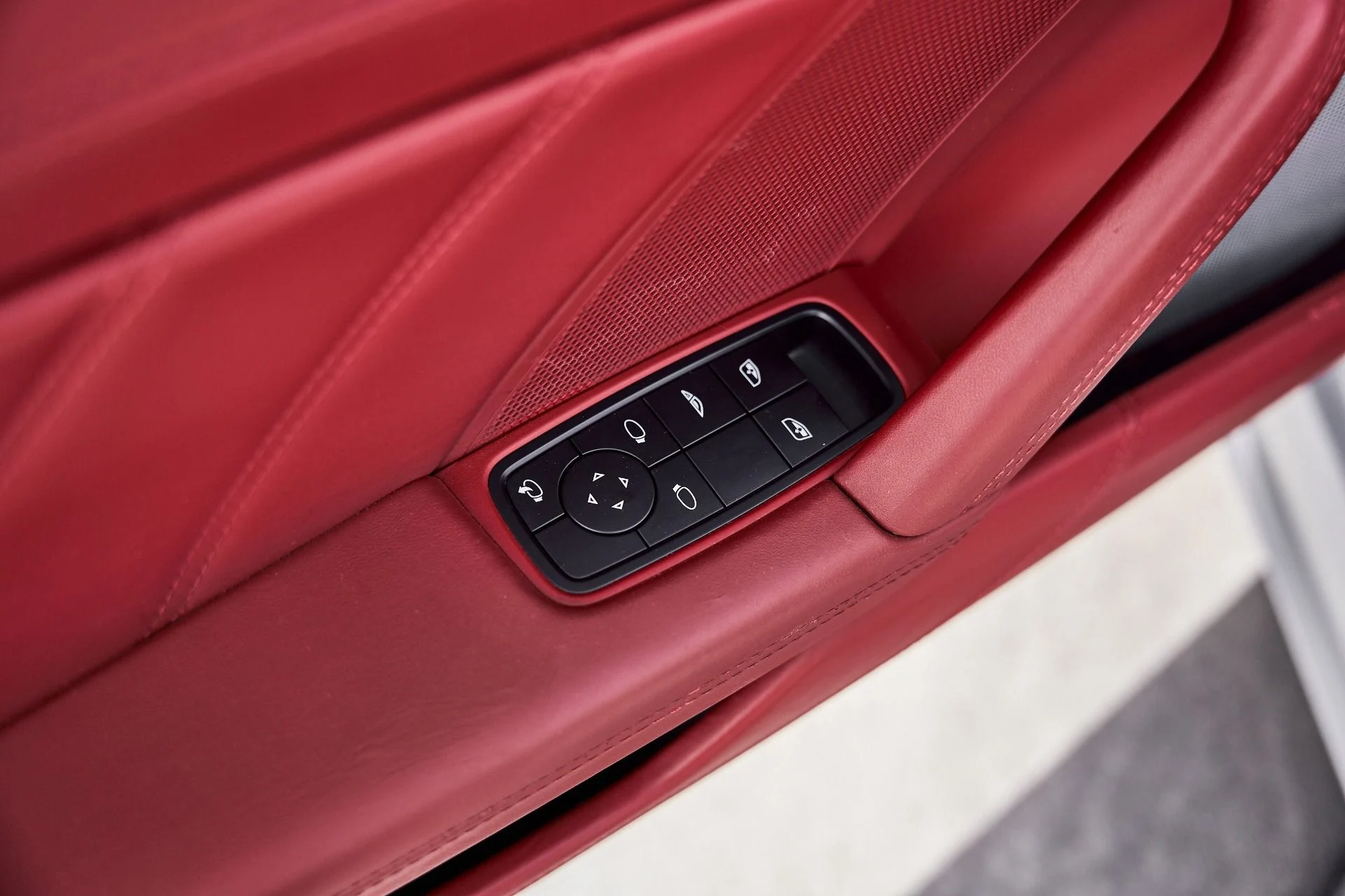 mph029_448962802_Used_2022_Porsche_911_Turbo_S_1772308187_86bd7cc74f