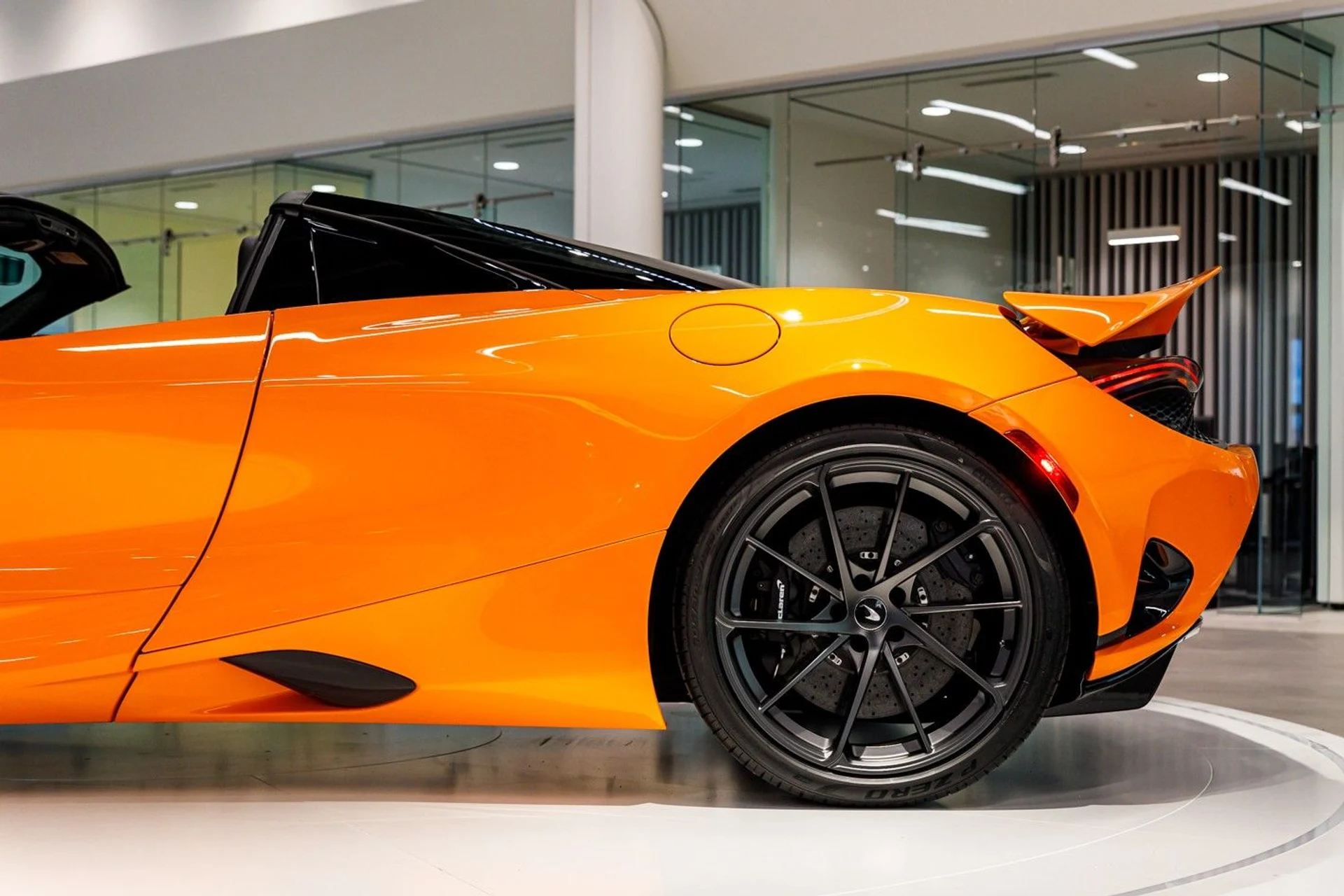 mph029_452880783_651_p30_l_bd52cc76fb