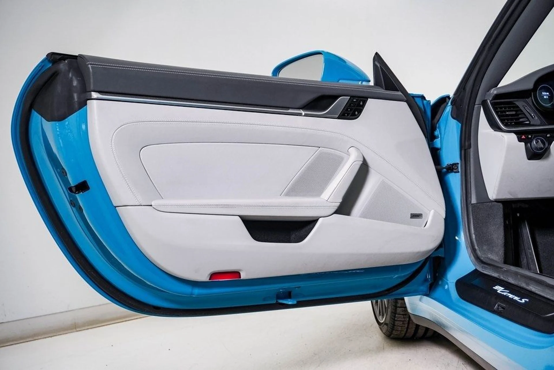 mph029_453021906_2eb7aed5506d4567ec5a88924a2e81fdx_6c107f75d9