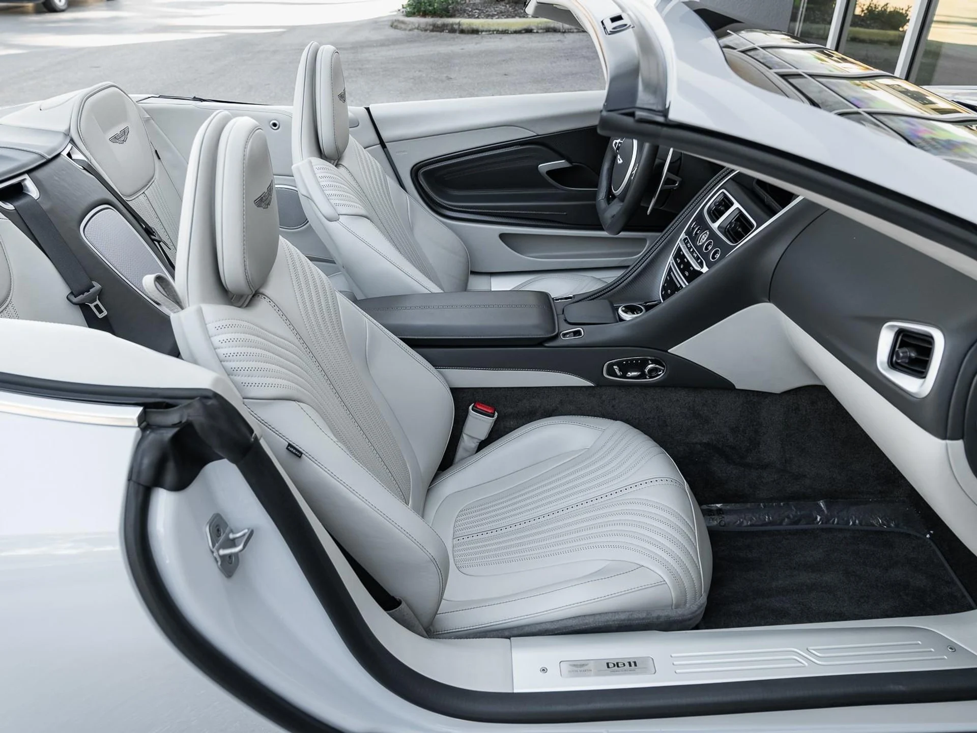 mph029_454004819_Used_2022_Aston_Martin_DB_11_1767028111_06d754d6dc