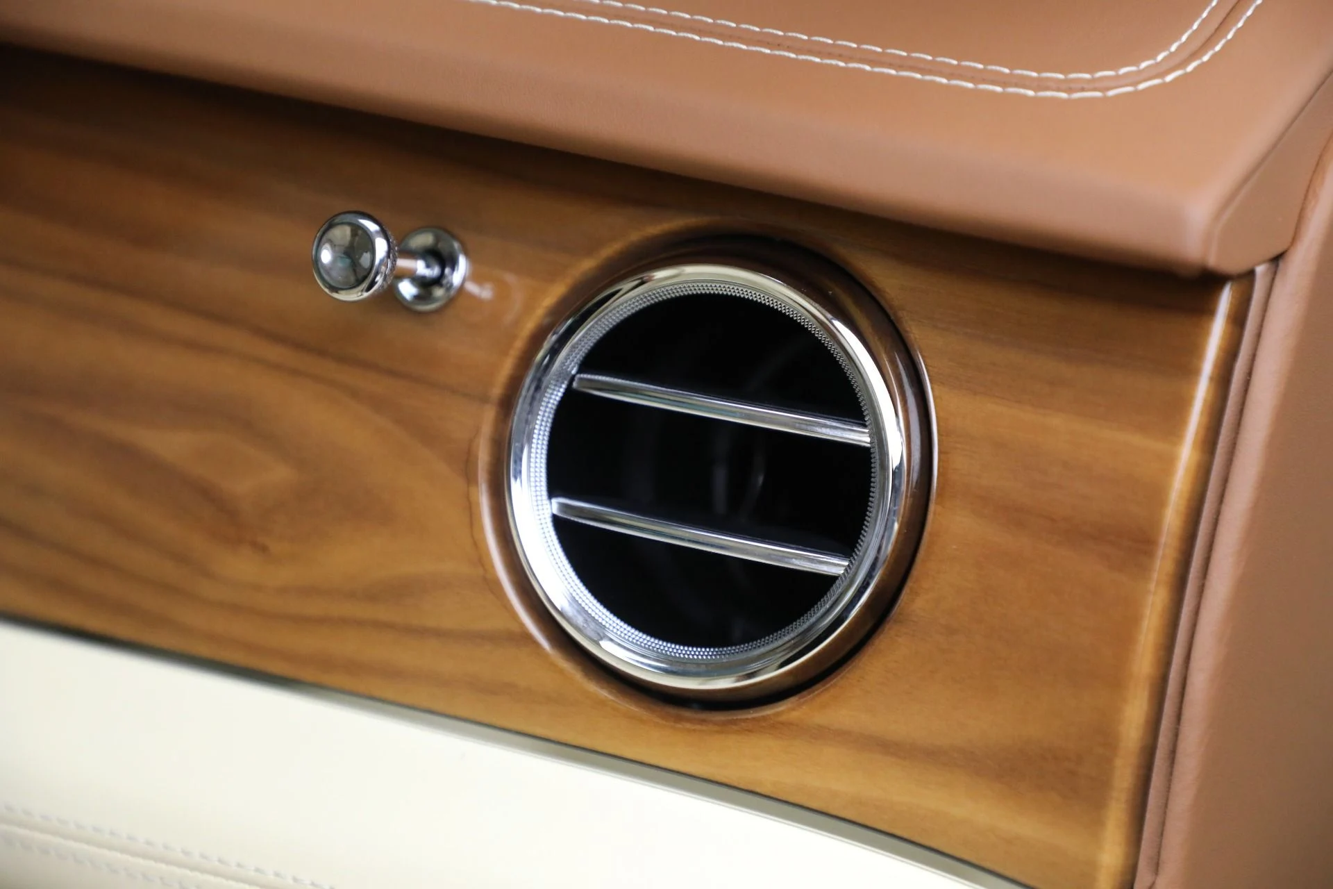 mph029_466810121_Used_2023_Bentley_Bentayga_V8_b27997f467
