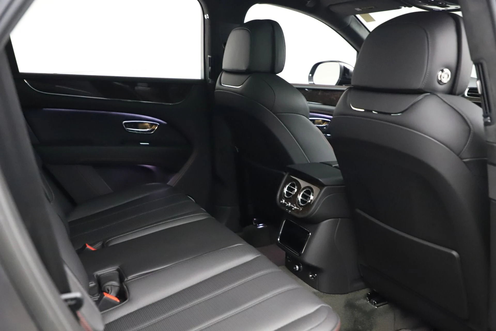 mph029_470610310_Used_2021_Bentley_Bentayga_V8_1610148203_8da391454a