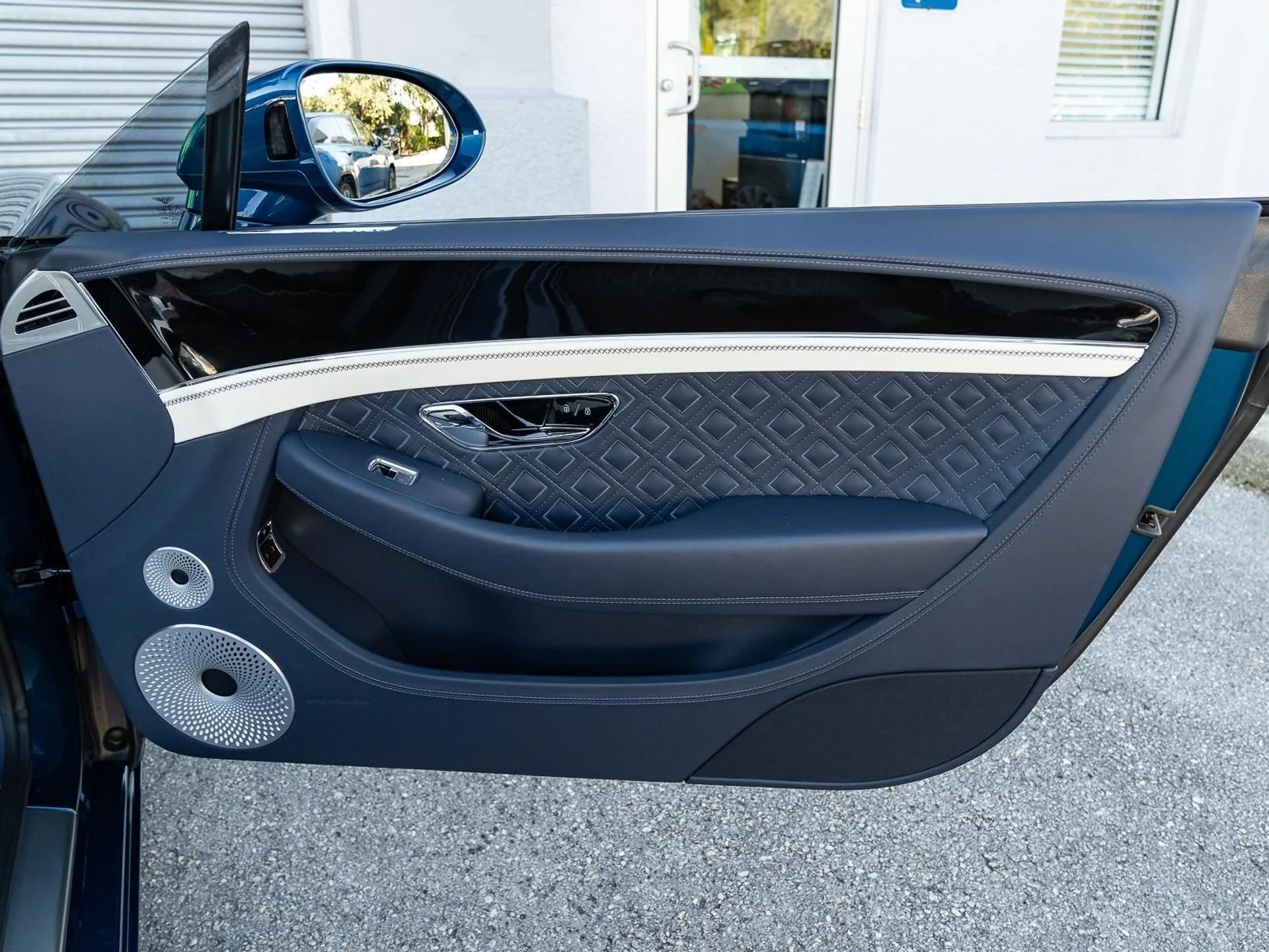 mph029_476761179_Used_2022_Bentley_Continental_GT_V8_1764612400_73327eb822