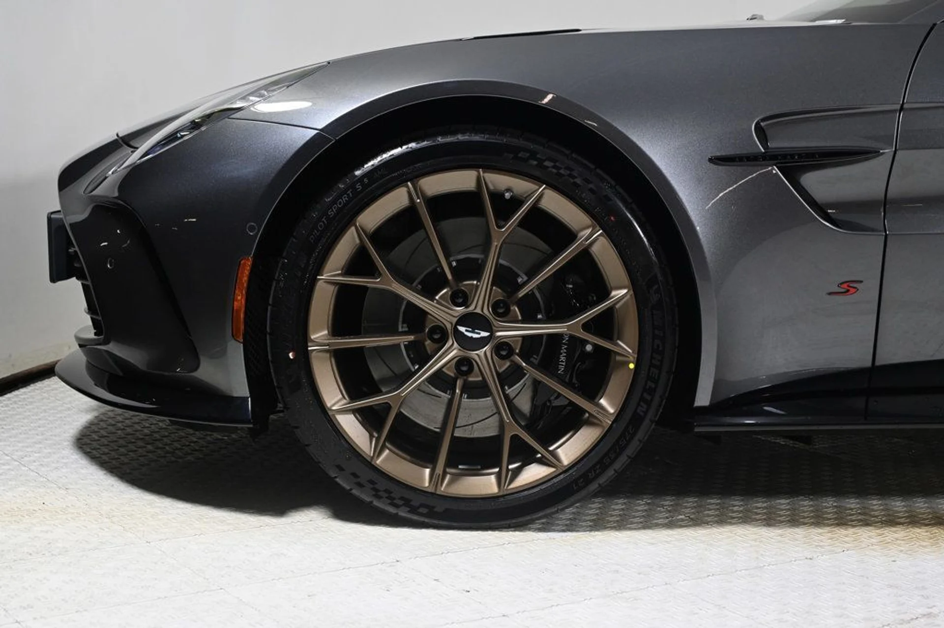 mph029_481308861_new_2026_aston_martin_vantage_sroadster_11350_22966411_29_1024_4f547f5a9c