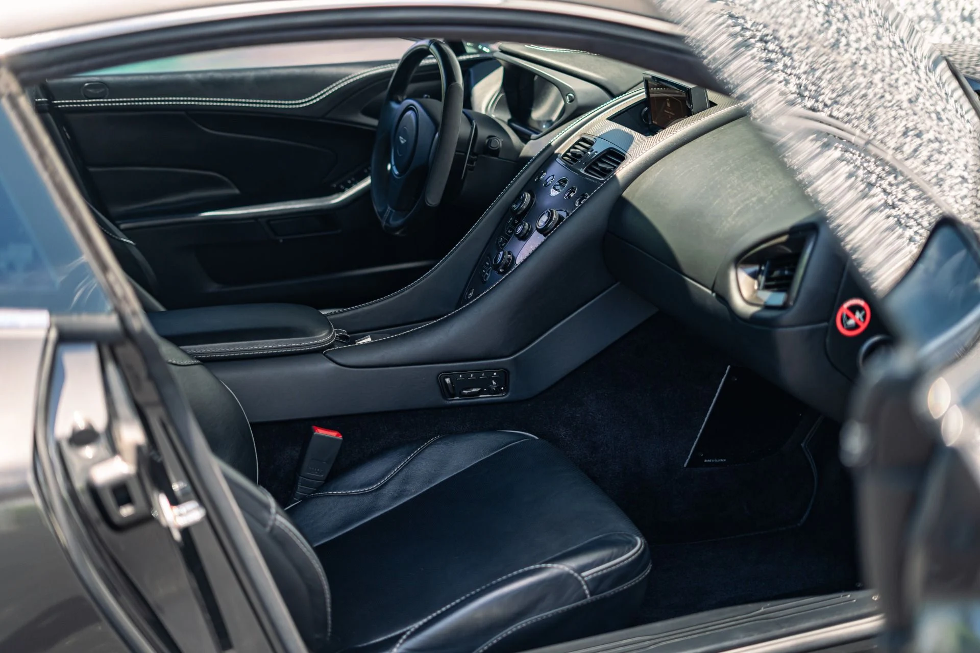 mph029_481930087_Used_2014_Aston_Martin_Vanquish_Carbon_Exterior_Package_1782856406_000e969c4e