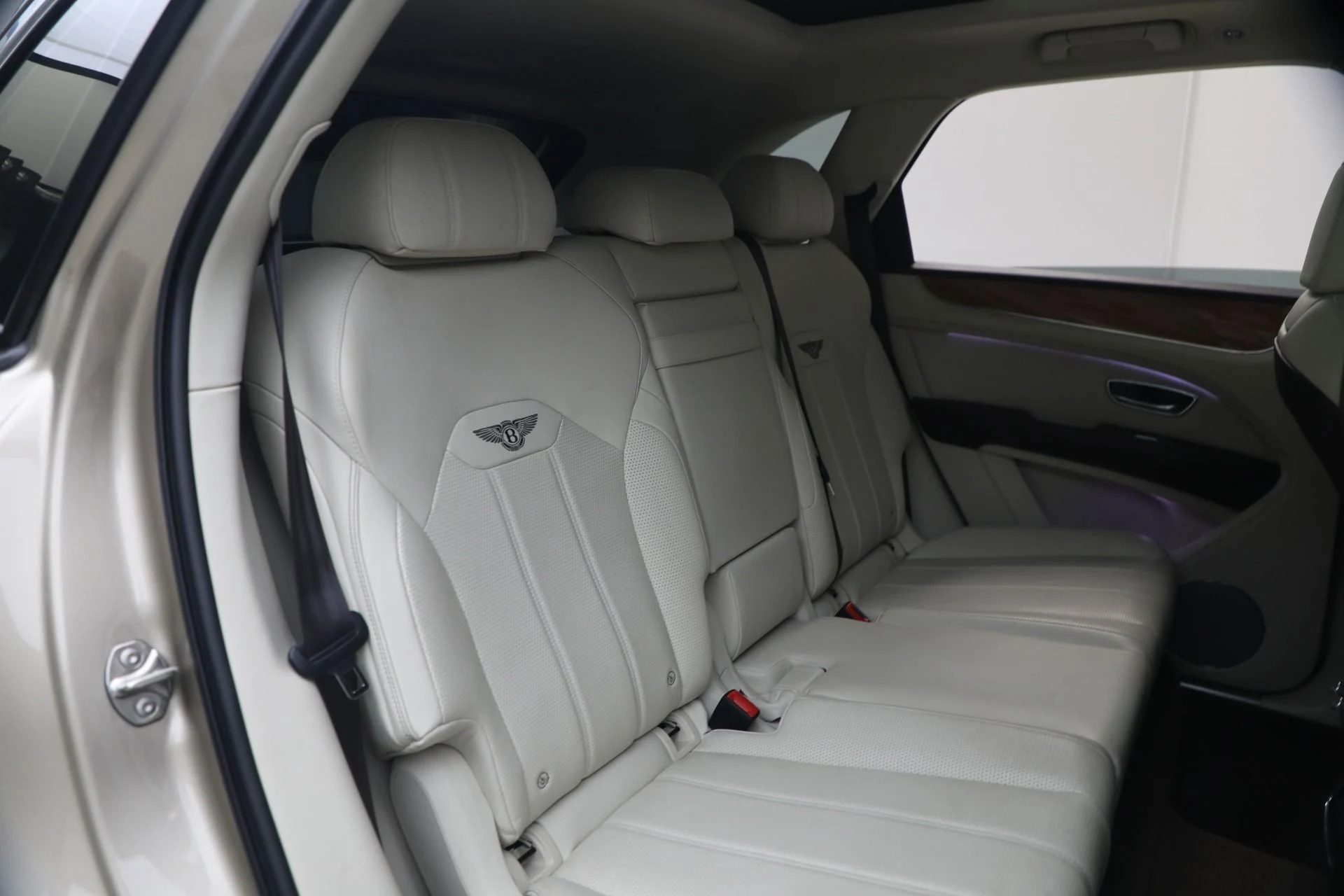 mph029_4865592_Used_2021_Bentley_Bentayga_V8_1780783536_a21a0b407b