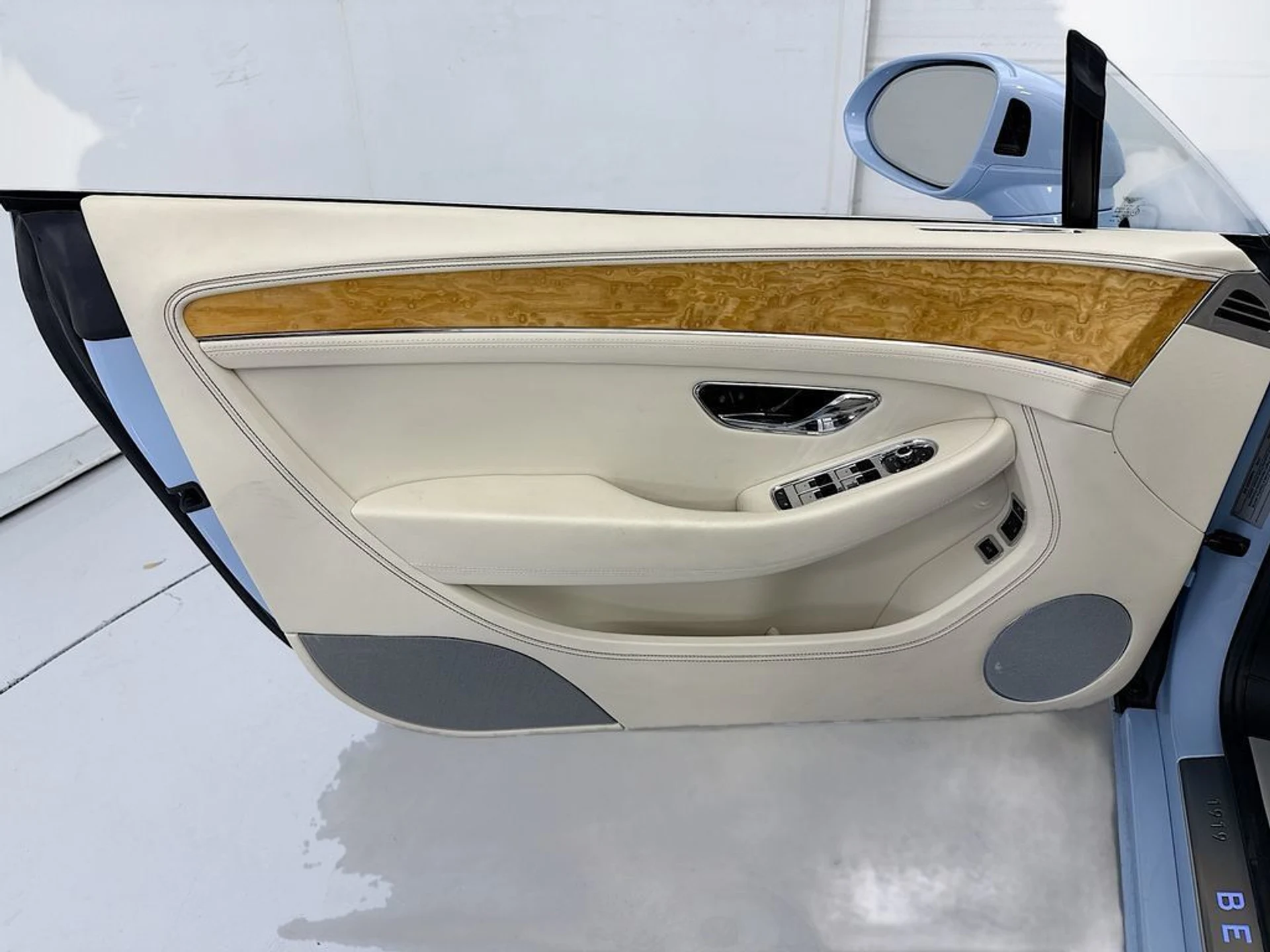 mph029_489931878_used_2020_bentley_continental_v8_8119_23003004_30_1024_9586356397