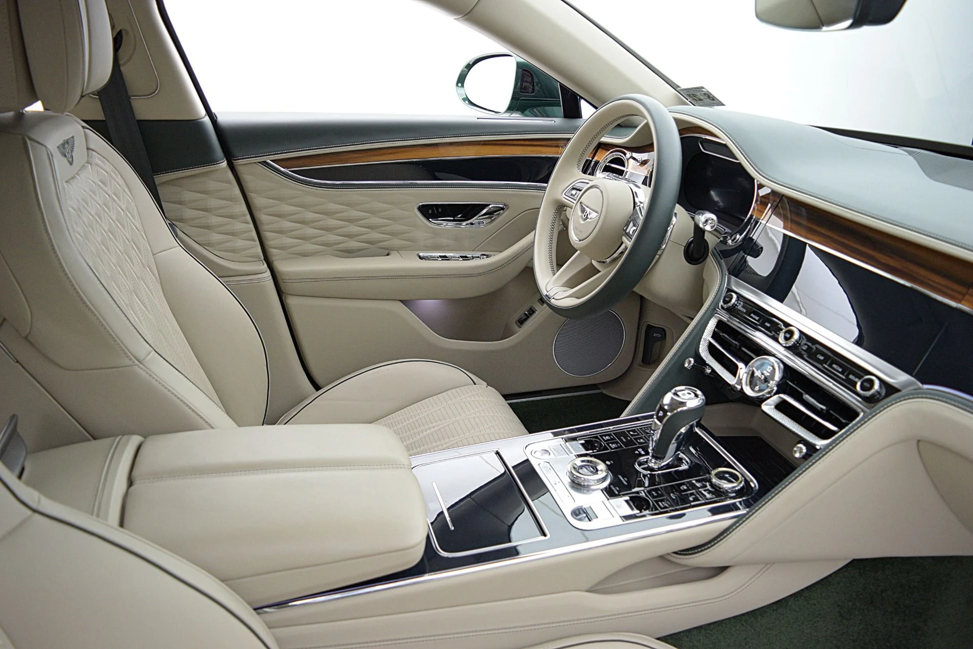 mph029_493634228_Used_2022_Bentley_Flying_Spur_V8_2b04680546