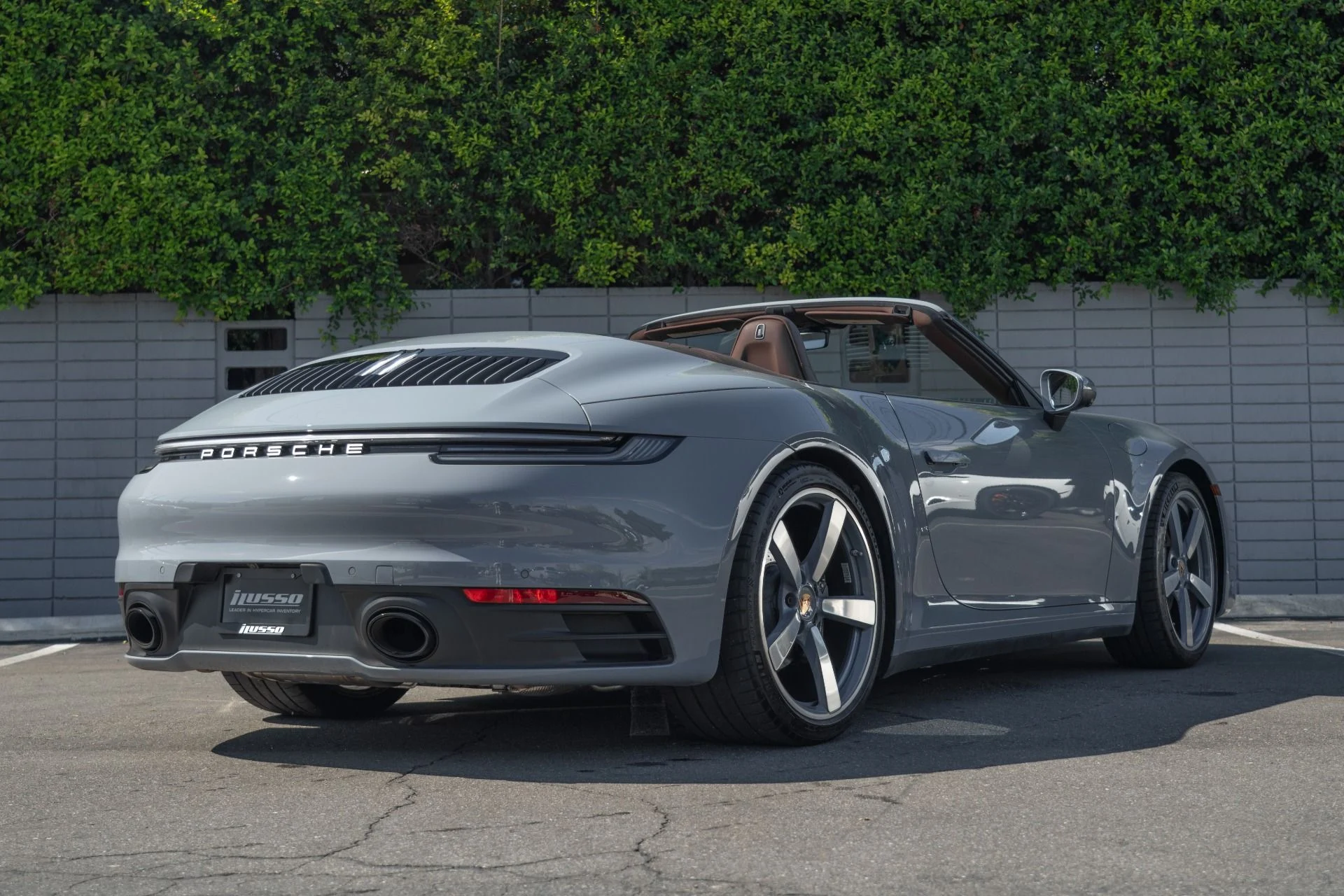 mph029_506532770_Used_2024_Porsche_911_Carrera_1761087383_899d61d37d