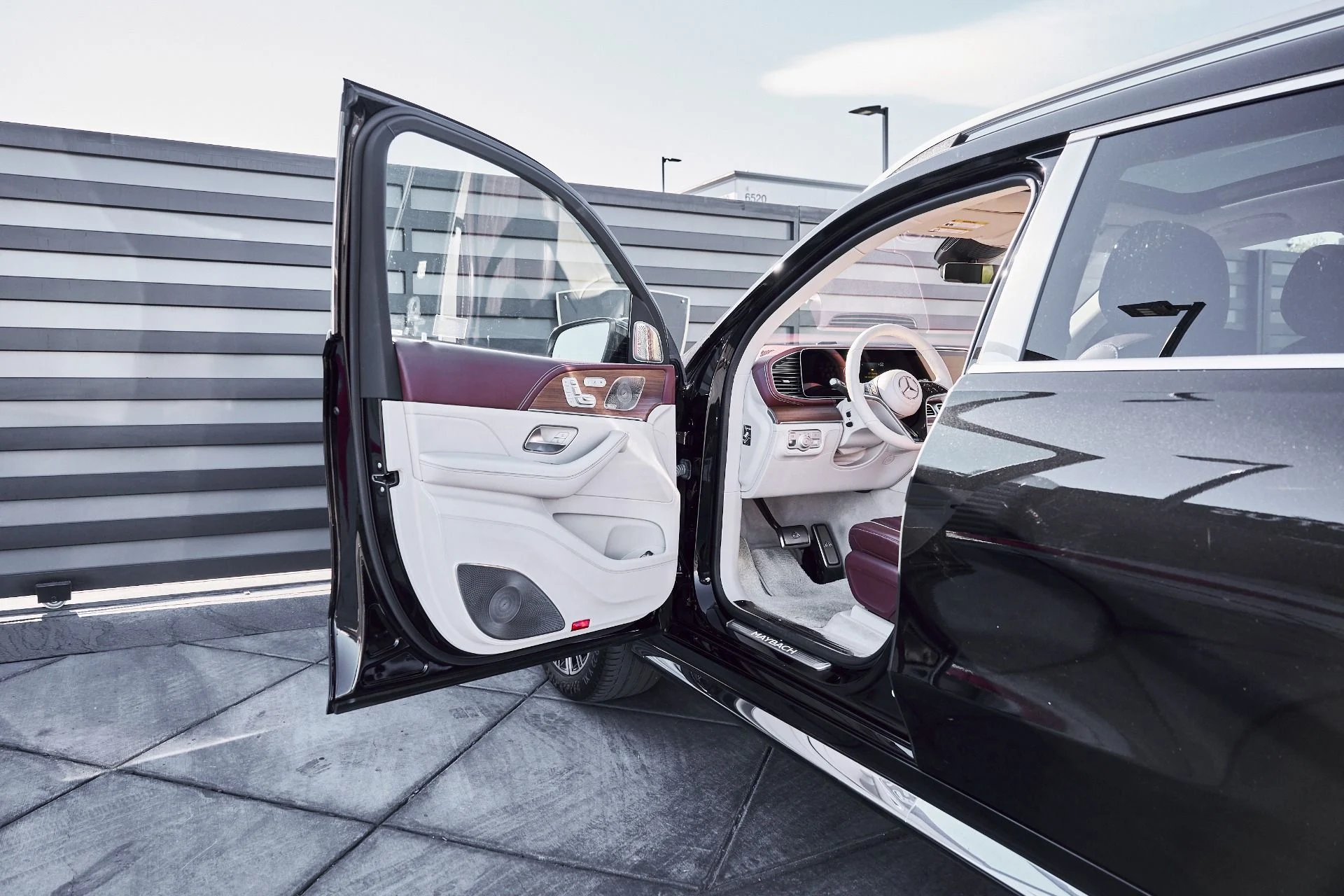 mph029_547059229_Used_2024_Mercedes_Benz_GLS_Maybach_GLS_600_1776125645_66d8754ec9