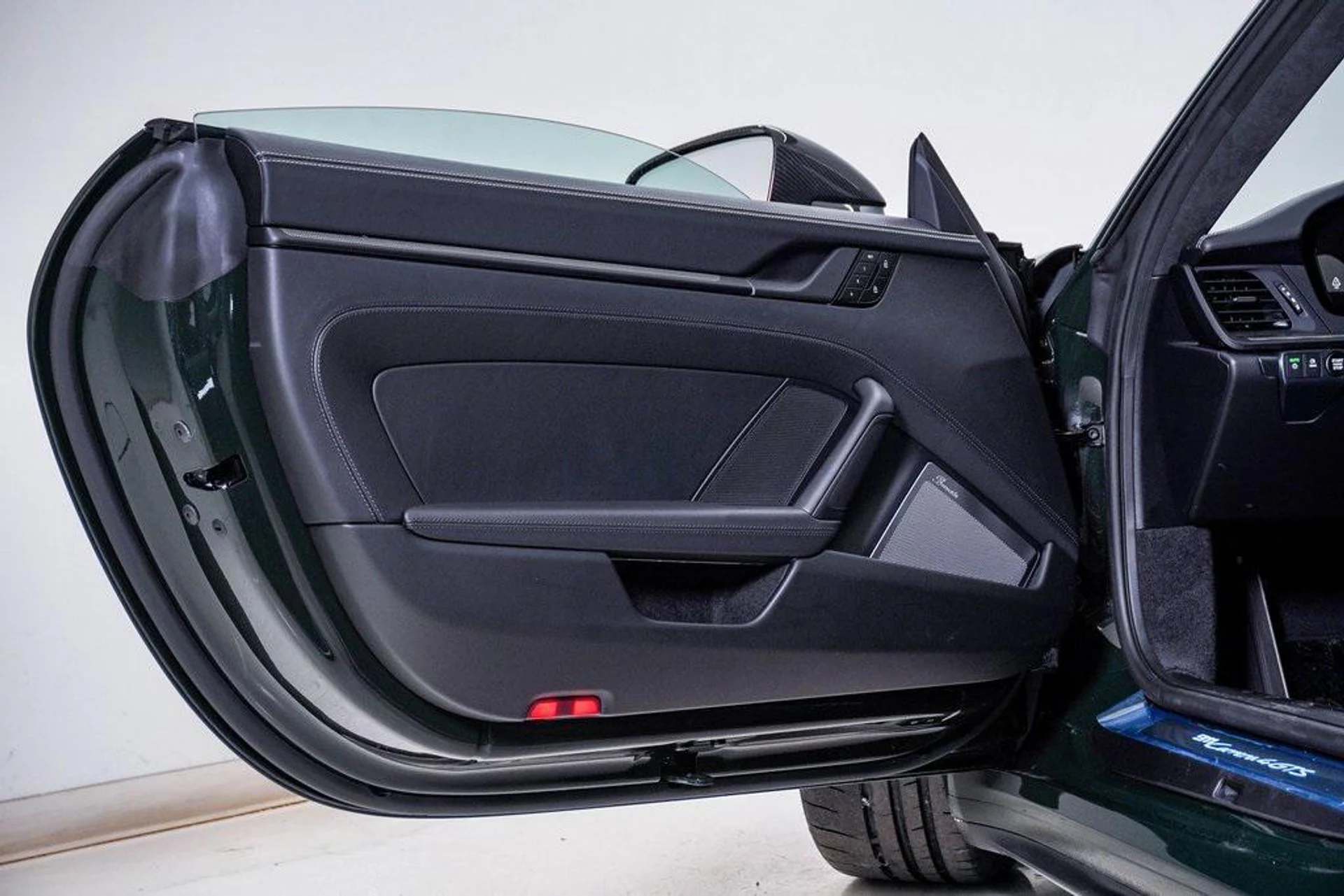 mph029_562272554_WCWS_1hd_Z_Zk_RA_Wthu8ybas_Uzz77_Q_c42320f56c