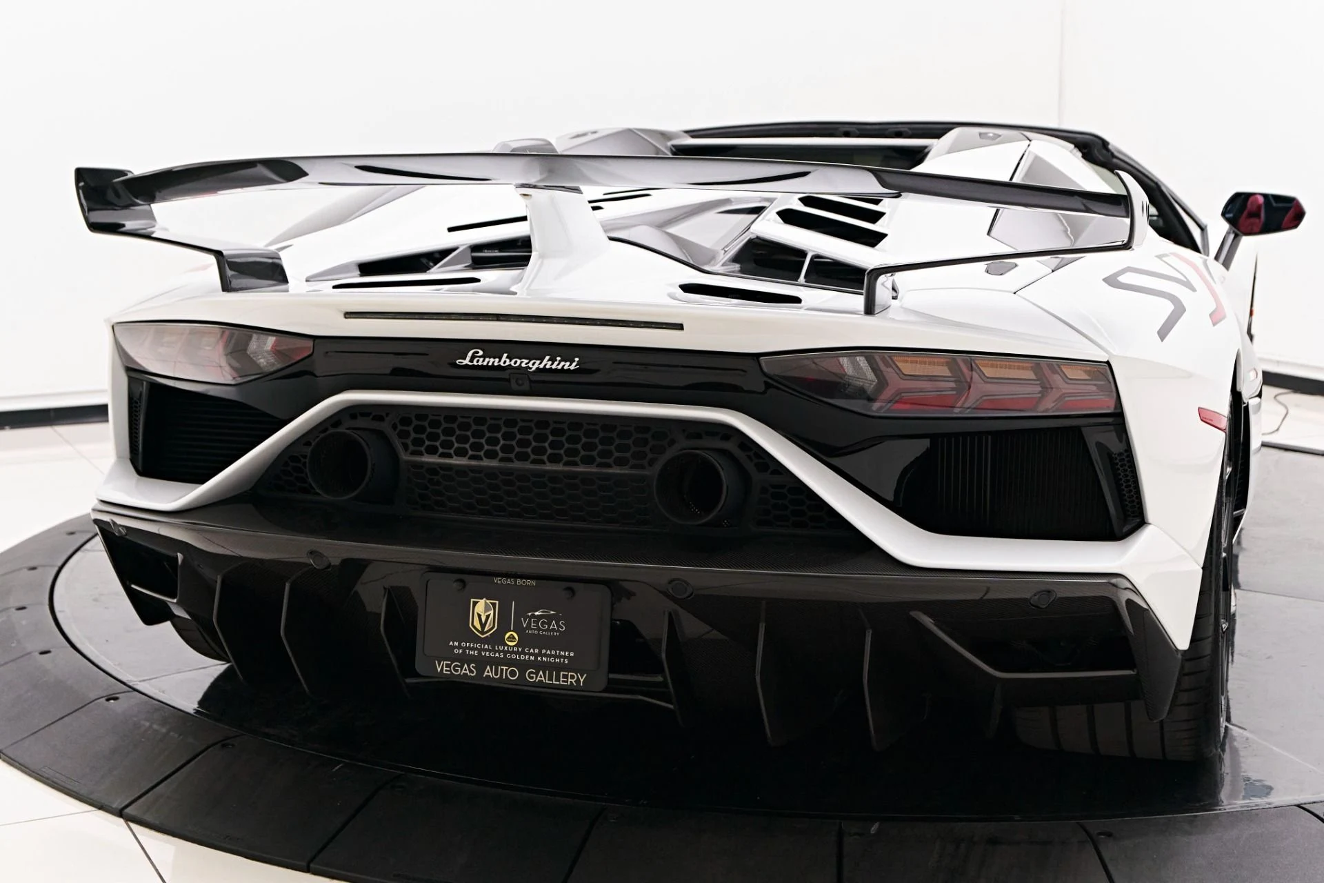 mph029_592242080_Used_2021_Lamborghini_Aventador_SVJ_Base_1722739728_4297d59879