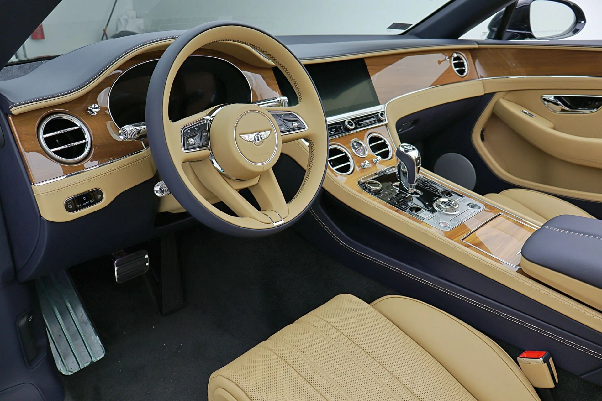 mph029_595254660_New_2026_Bentley_Continental_GTC_8e68442ecf