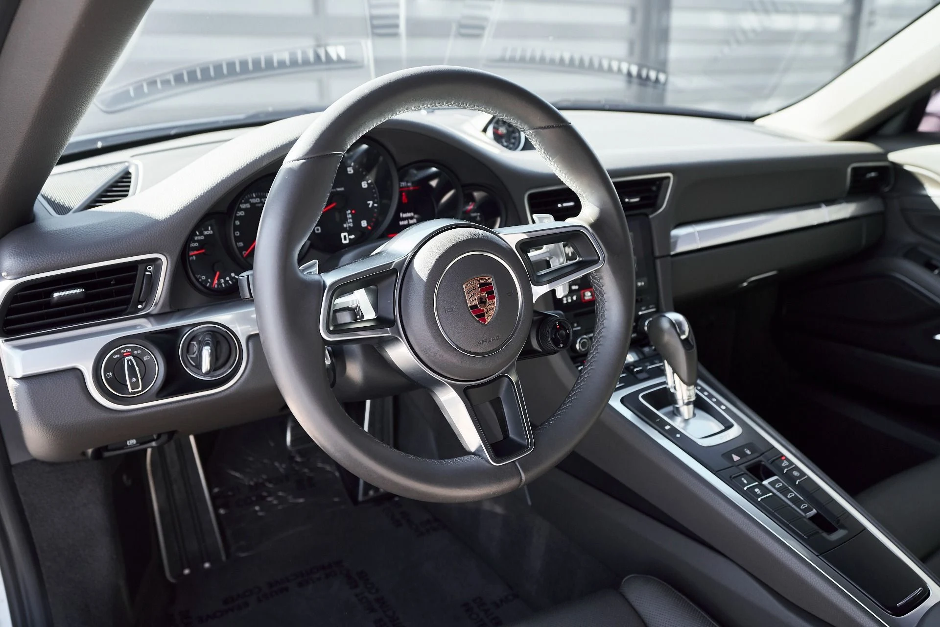 mph029_601784214_Used_2017_Porsche_911_Carrera_4_S_1759899304_3353a00fc7