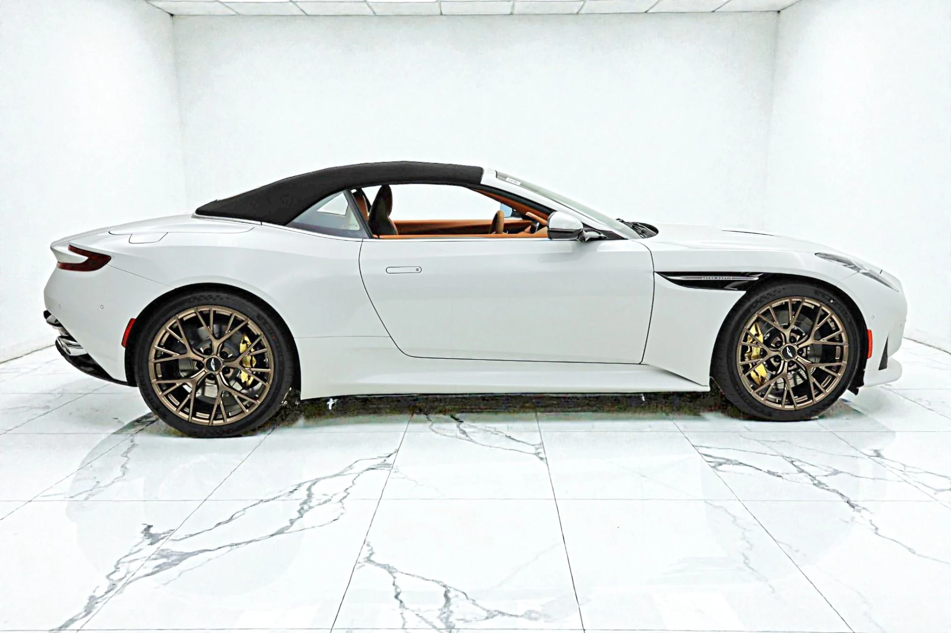 mph029_624856295_New_2026_Aston_Martin_DB_12_Volante_7846bd0550