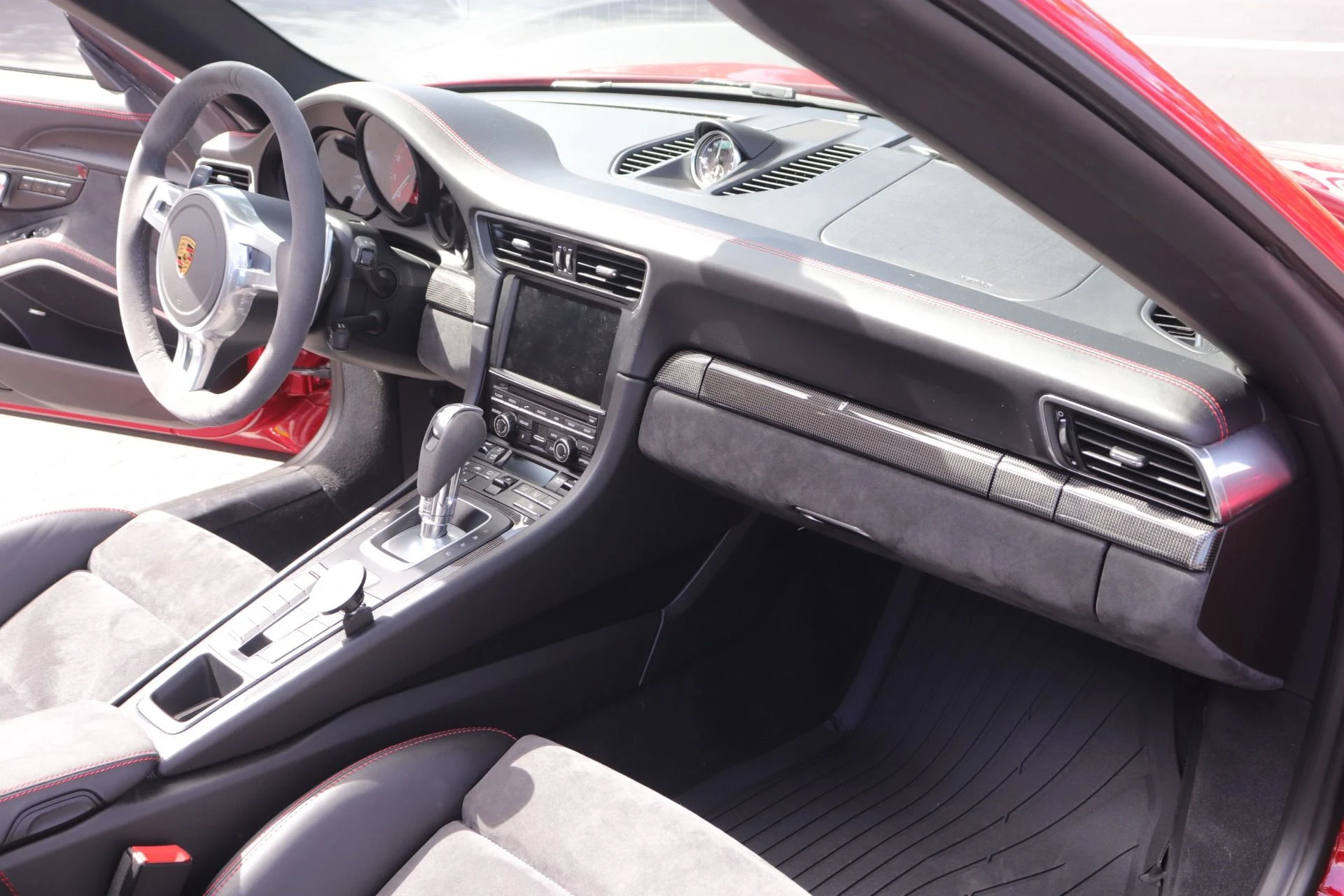 mph029_655810007_Used_2016_Porsche_911_Targa_4_GTS_1791582936_dbeeef3b84