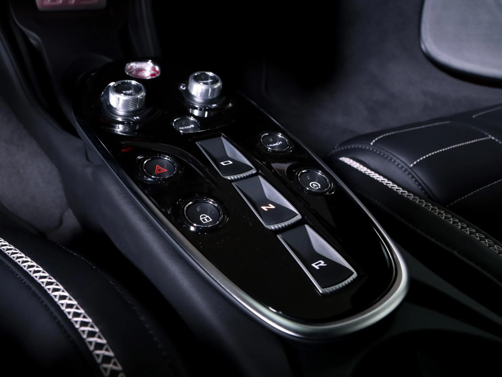 mph029_656367718_New_2025_Aston_Martin_DBX_707_1752297236_ba0c1e2c69