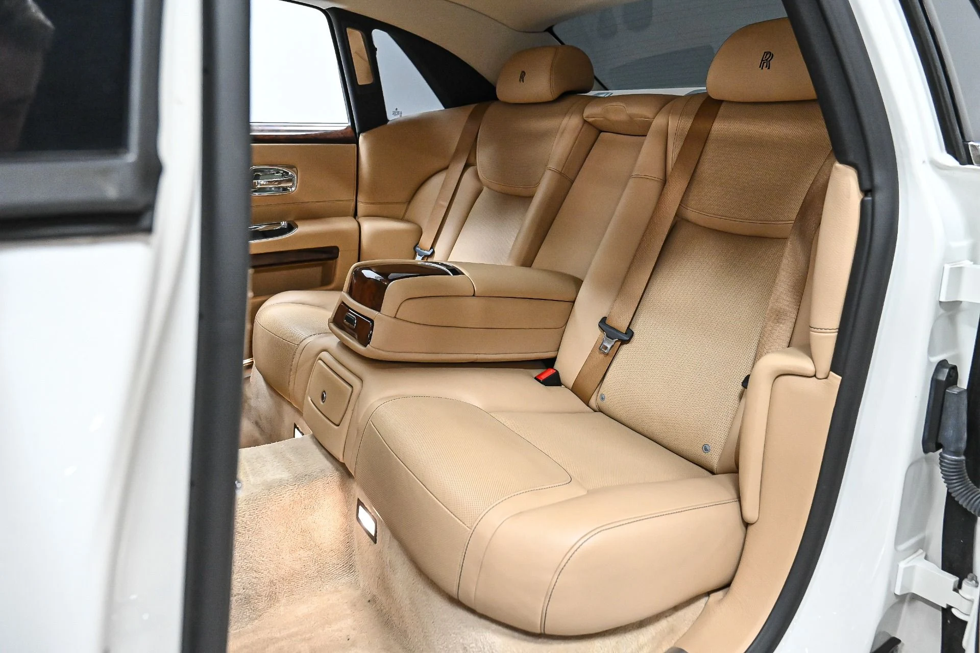 mph029_659036885_Used_2017_Rolls_Royce_Ghost_1749695060_acf2beb45d