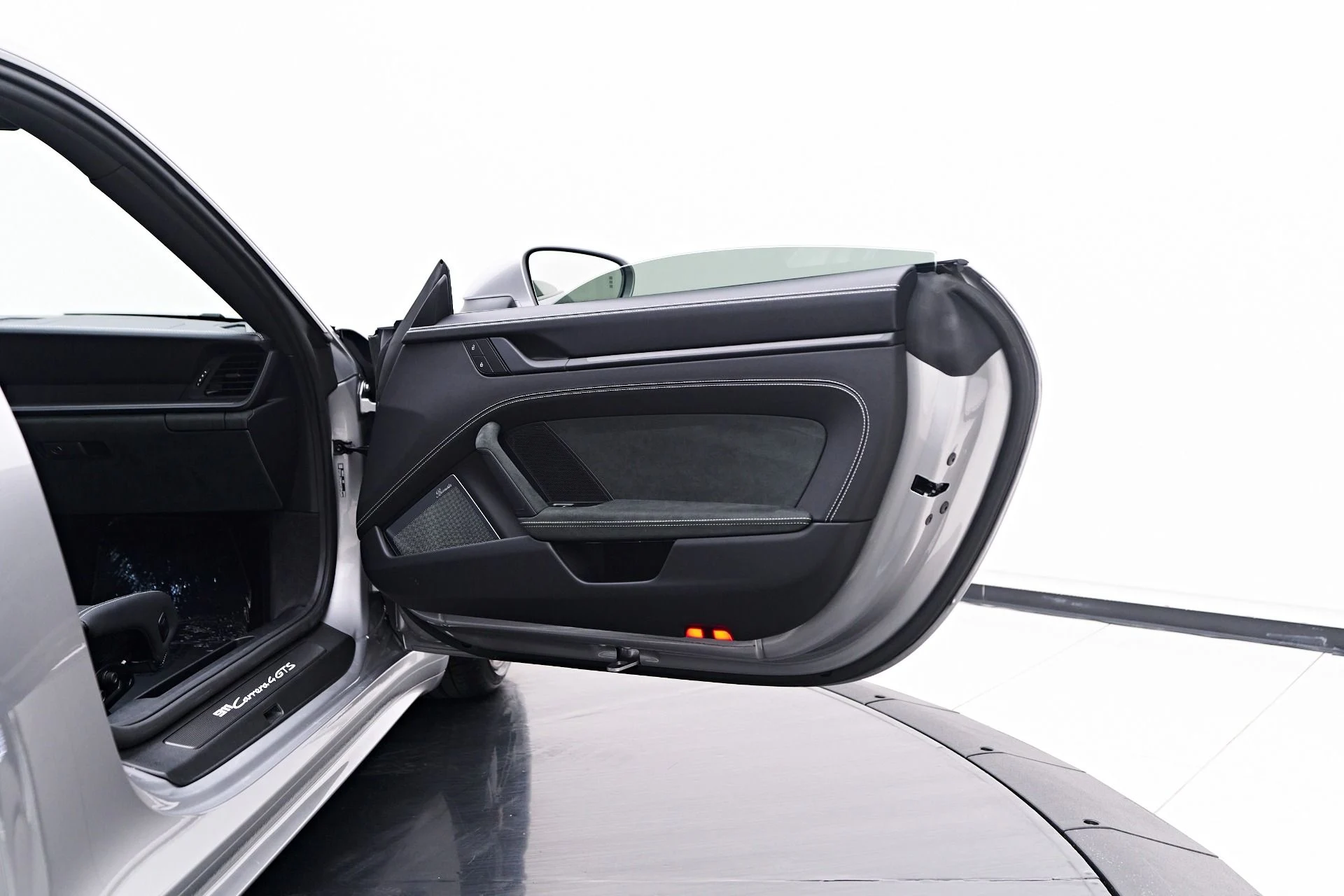 mph029_666754449_Used_2024_Porsche_911_Carrera_4_GTS_1753409003_bf3b2aa421