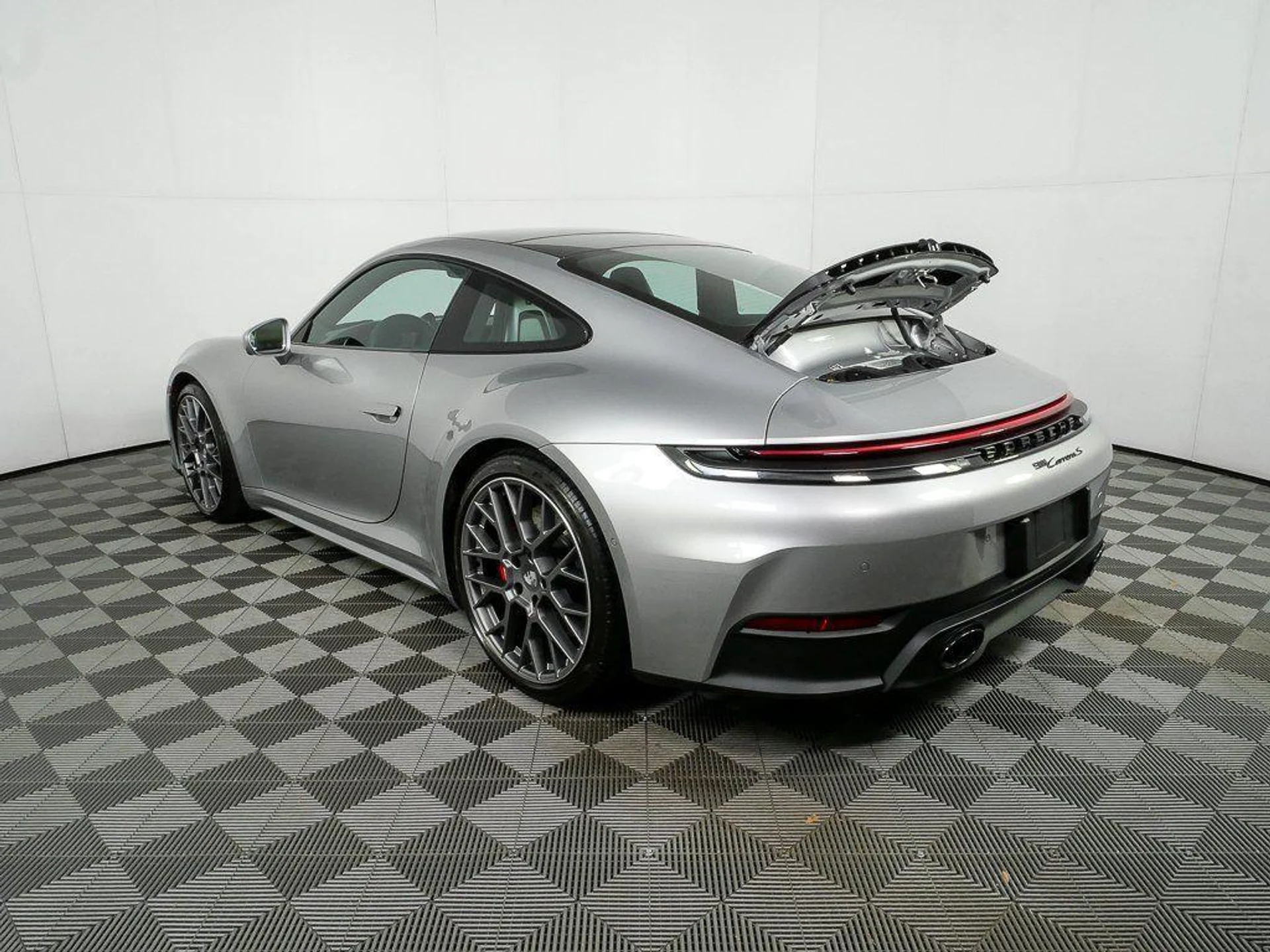 mph029_669748724_s_Xaz_IOLRH_Fs_EQO_9ssj_O_Jzri_Urao_5b06e41c66