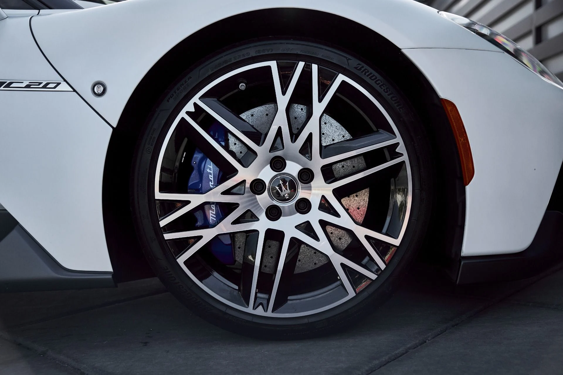 mph029_67388993_Used_2023_Maserati_MC_20_1769481205_309f9095bd