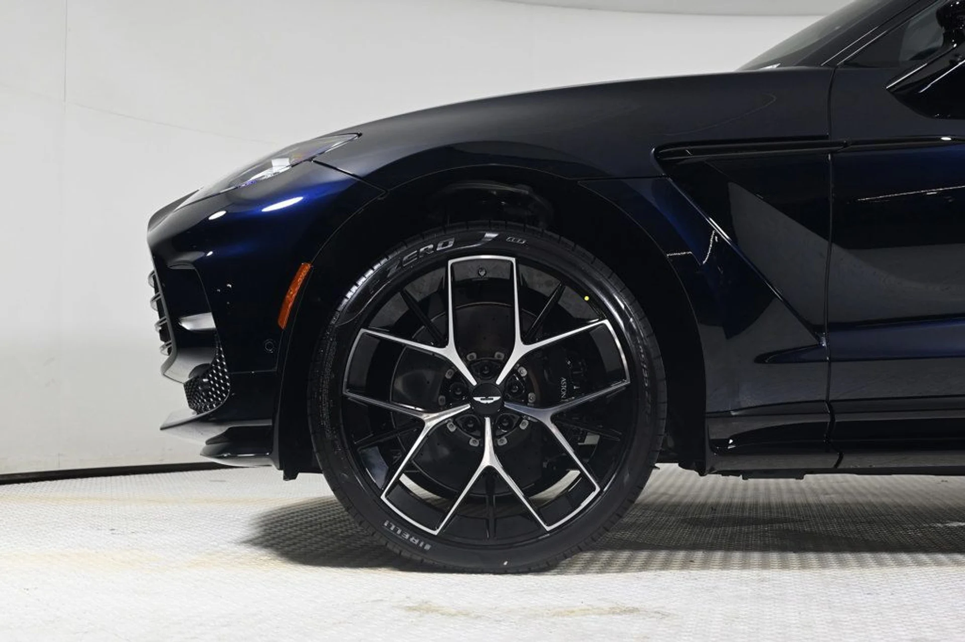 mph029_6783880_new_2026_aston_martin_dbx_707awd_11350_22956758_30_1024_e090d0d753