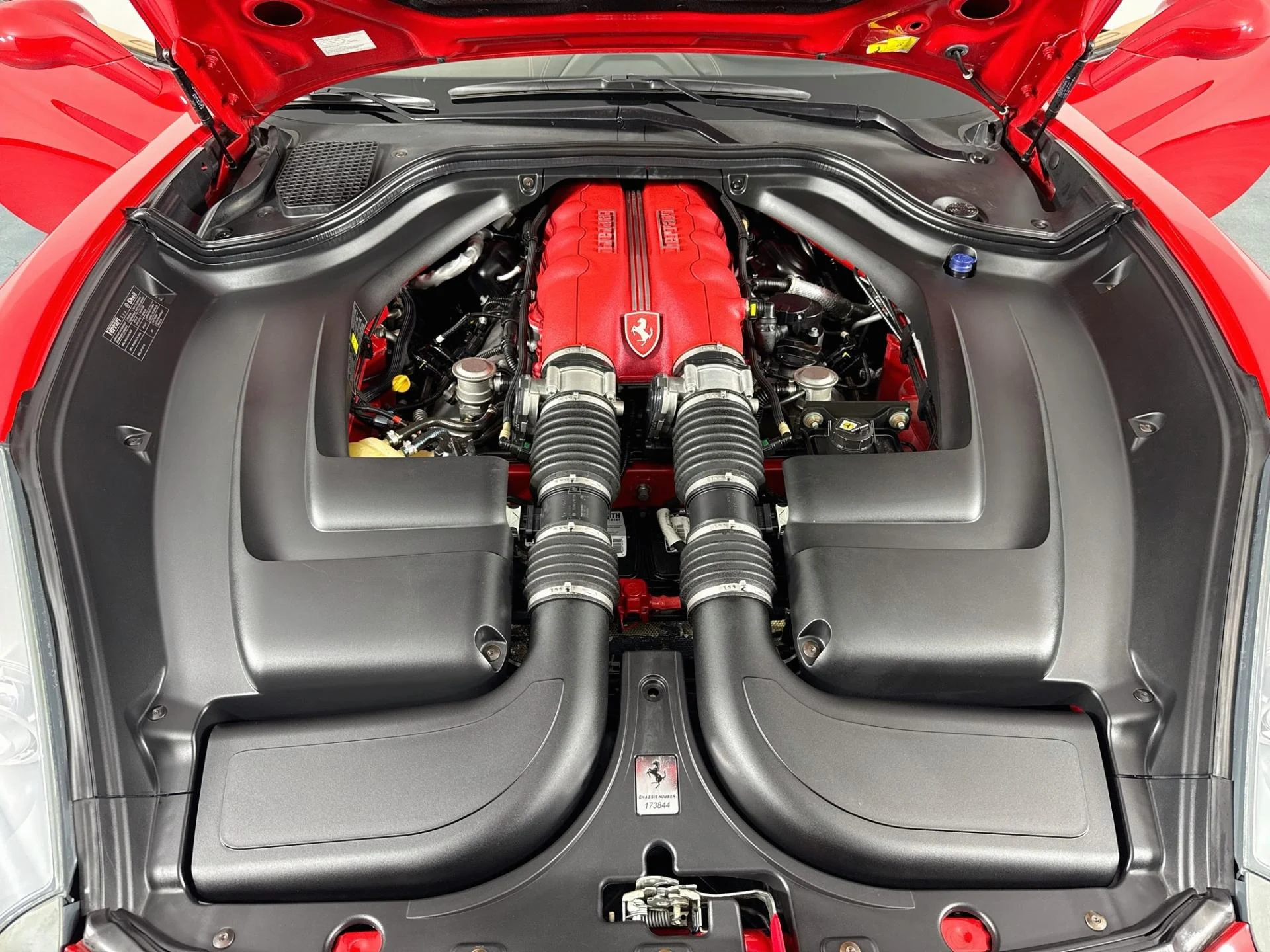 mph029_686383112_Used_2010_Ferrari_California_1790360481_b1cad18f18