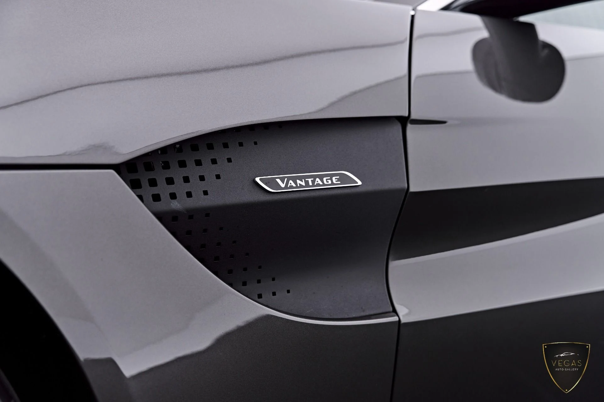 mph029_699191703_Used_2021_Aston_Martin_Vantage_Base_1785210169_a028893053