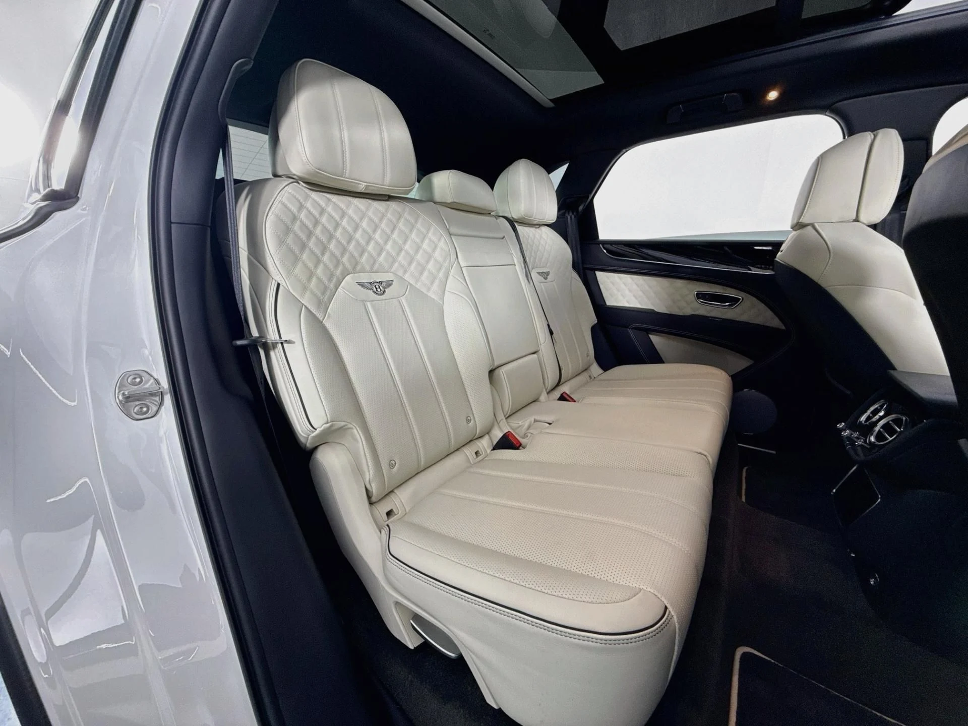 mph029_707725204_Used_2023_Bentley_Bentayga_S_V8_1791232609_2fb43537da