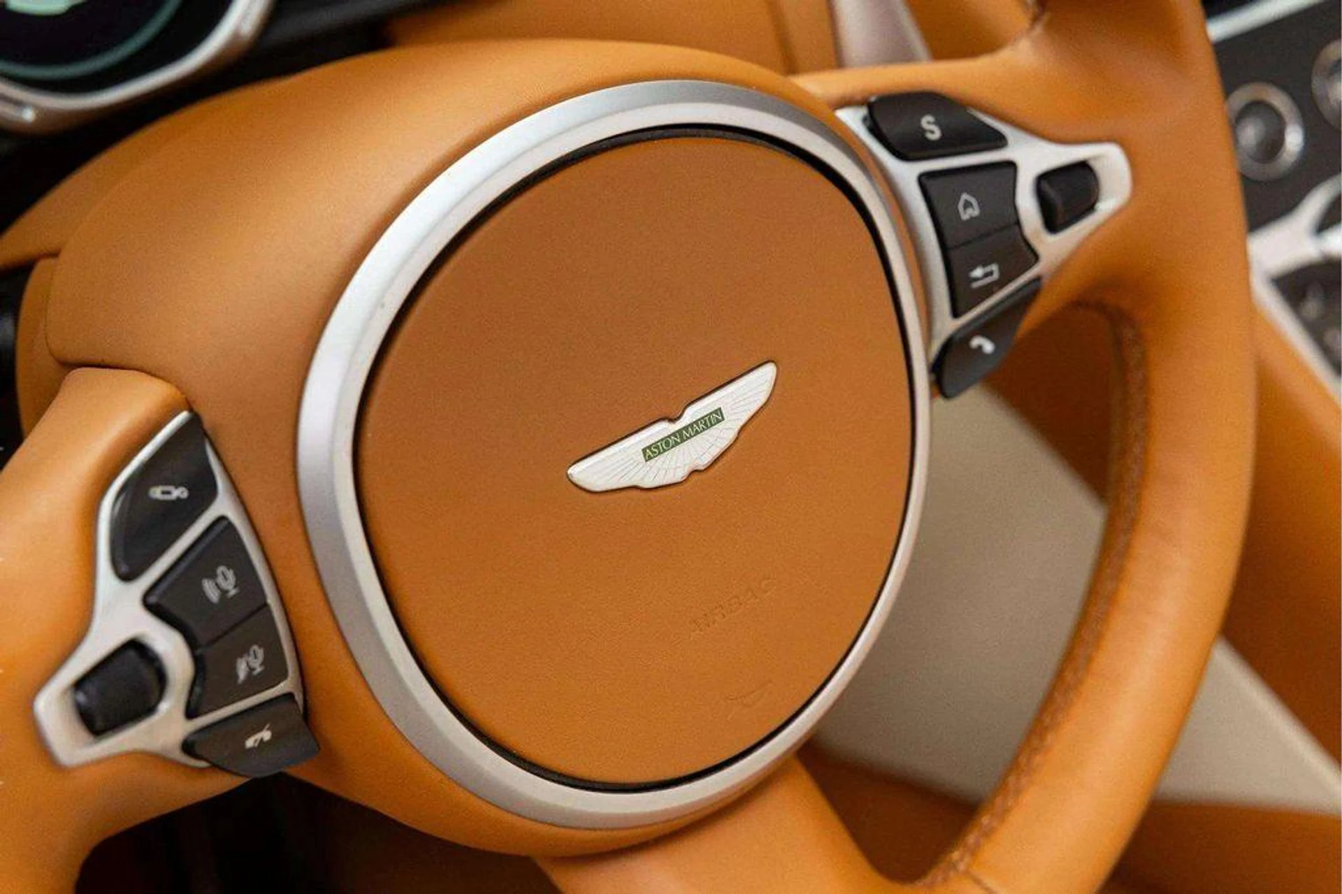 mph029_740733393_d_LAEZVZP_5_Fxn_L5_Wm1r_P_Zd9f_Wq_GU_6d5daa8a85