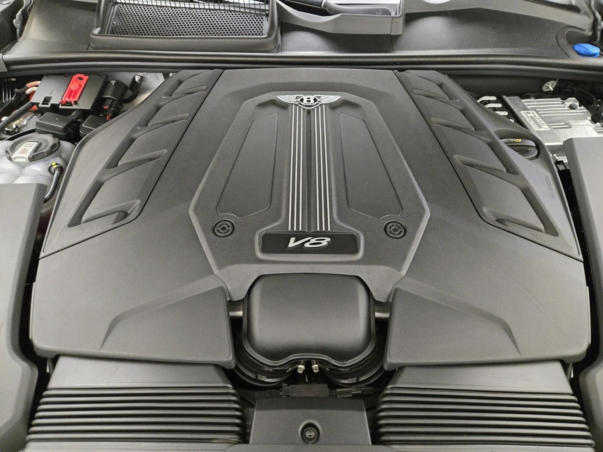 mph029_748632126_Used_2025_Bentley_Bentayga_V8_1755588433_8b970c5615