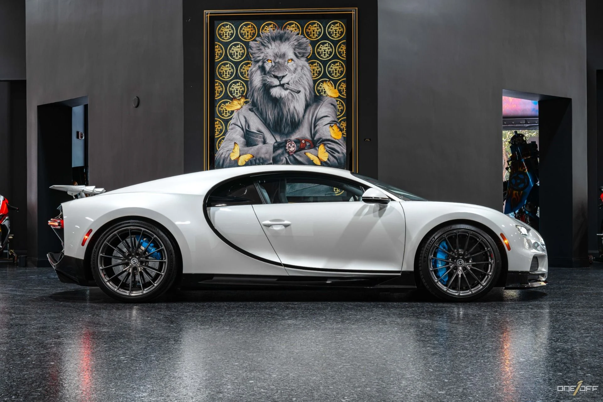 mph029_749079127_Used_2019_Bugatti_Chiron_FULL_PPF_HRE_Wheels_Caracteres_Included_Comfort_Seats_Black_Carbon_1709734529_ad8b629459