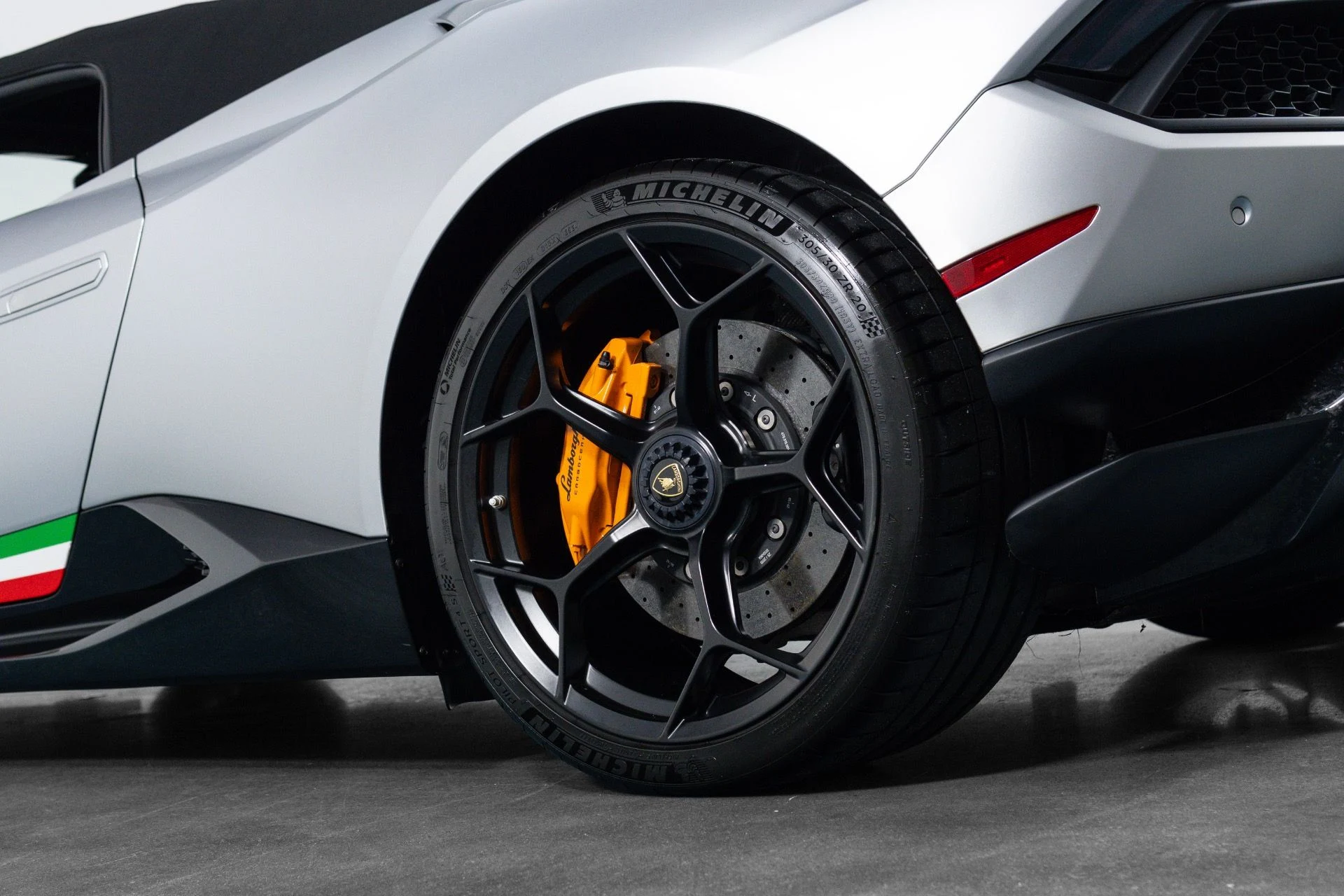 mph029_753484170_Used_2018_Lamborghini_Huracan_Performante_Spyder_1781732323_8a7a6f95d6