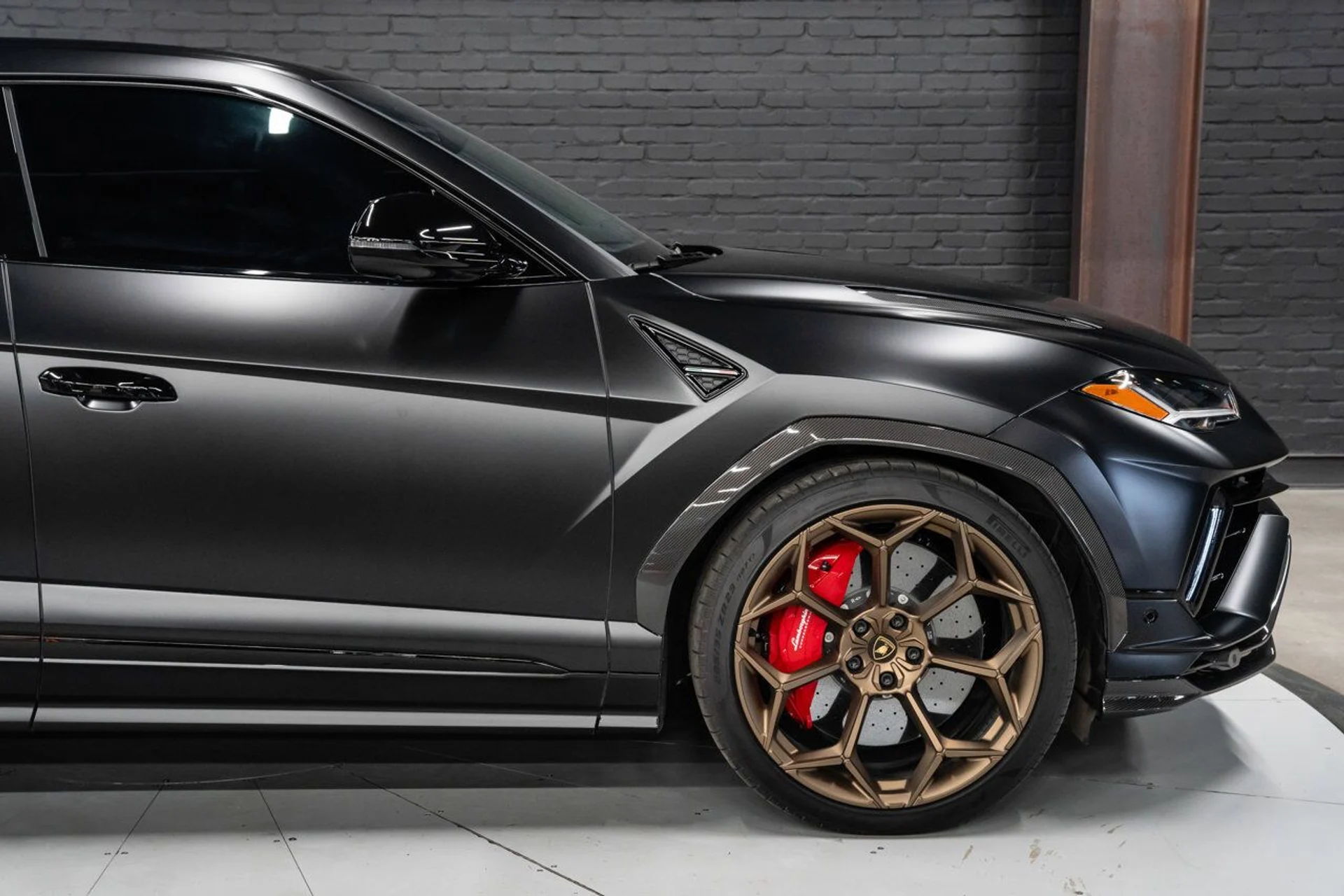 mph029_754529704_lamborghini_urus_2023_f1a076e8c4