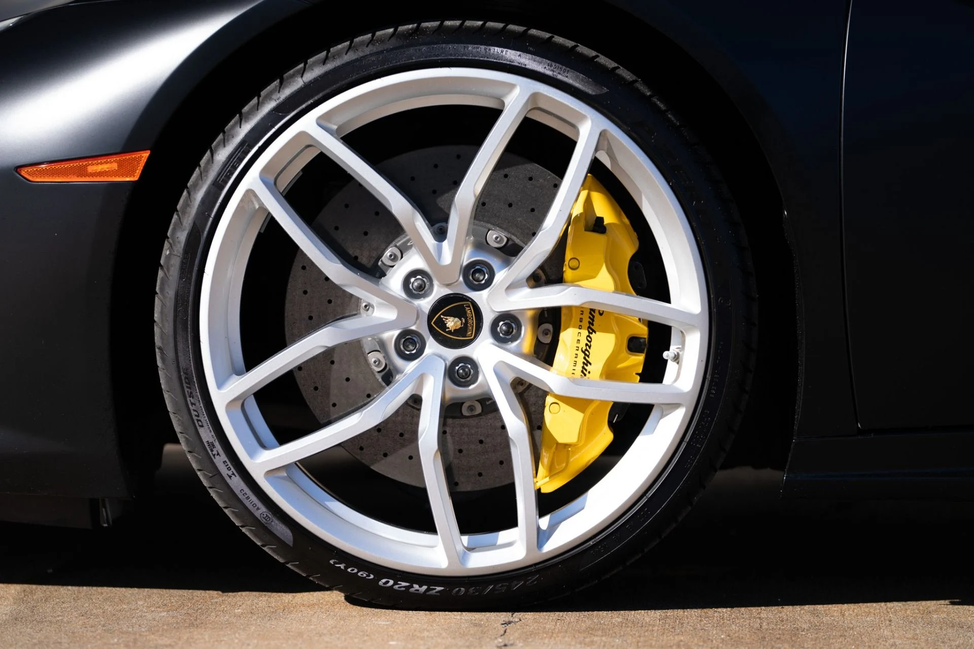 mph029_765037648_Used_2015_Lamborghini_Huracan_LP_610_4_1768245751_4b2f537897