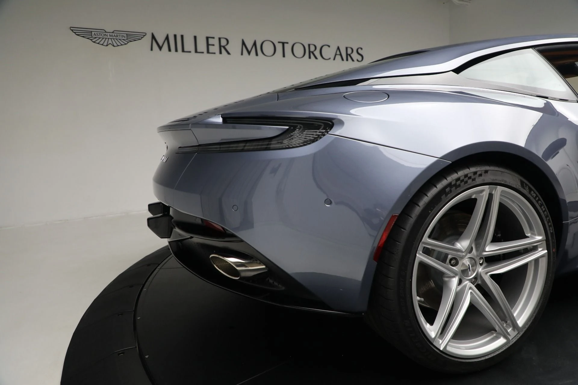 mph029_775997327_New_2025_Aston_Martin_DB_12_V8_506758d92a