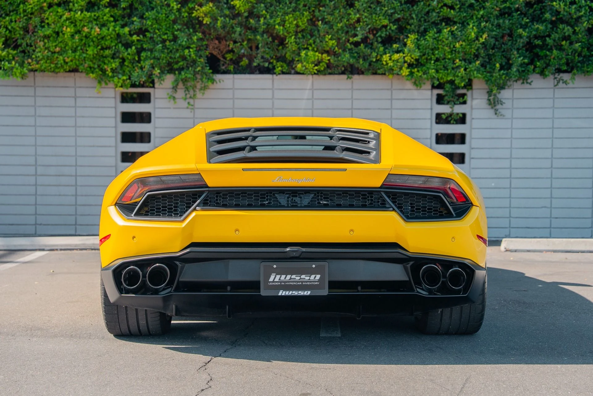 mph029_800796196_Used_2018_Lamborghini_Huracan_LP_580_2_1762289056_9866258a38