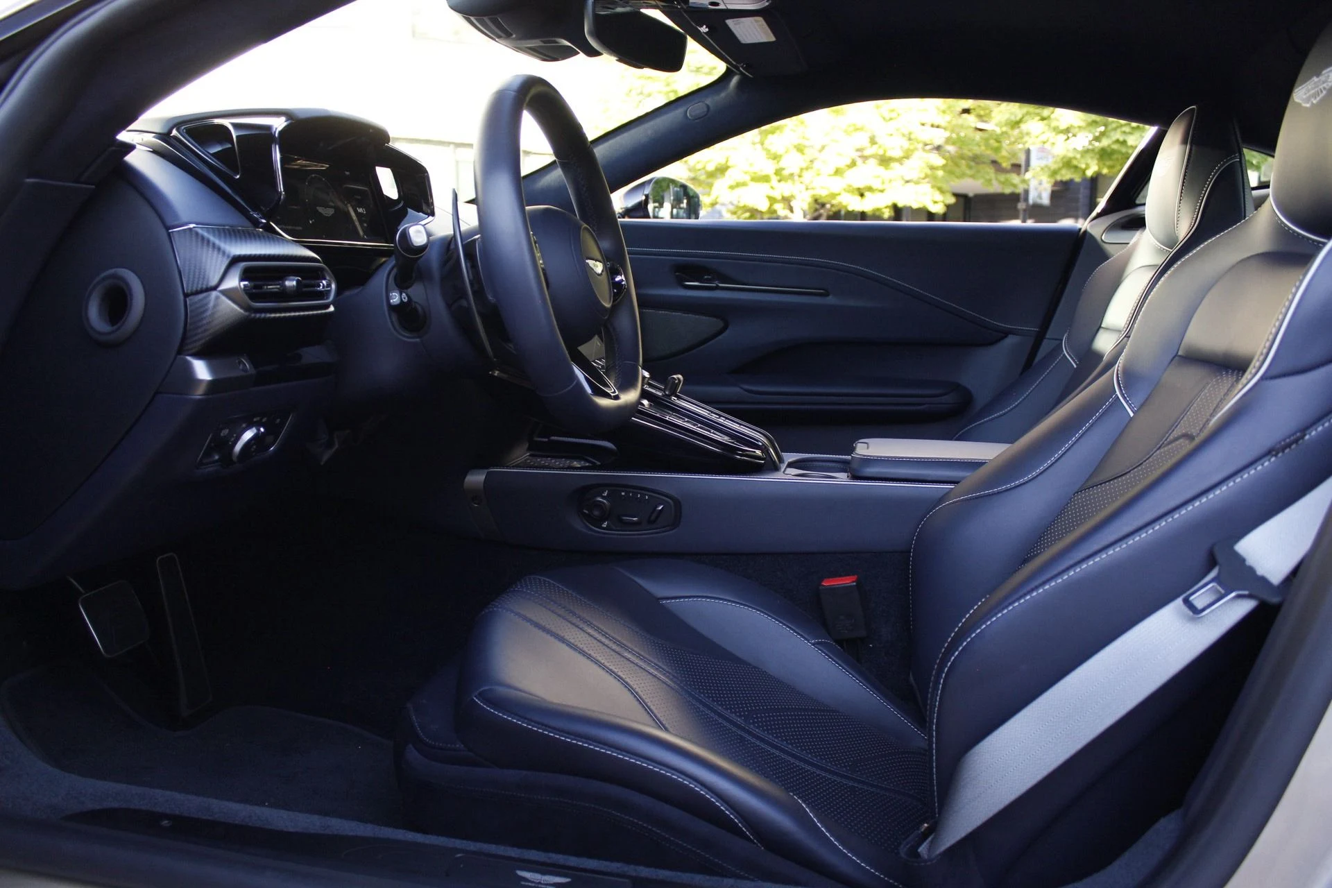 mph029_800836492_Used_2025_Aston_Martin_Vantage_1788306665_f8715c3708