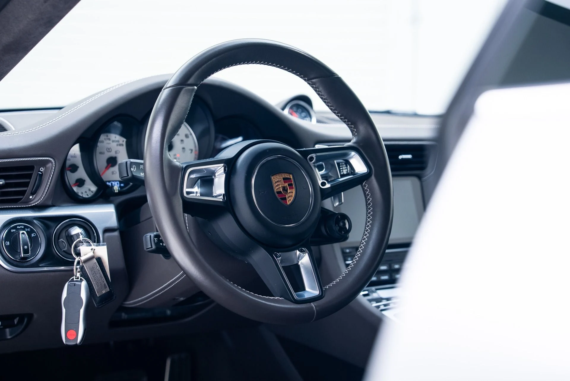 mph029_800871873_Used_2018_Porsche_911_Turbo_1765307336_6189e3ccf6